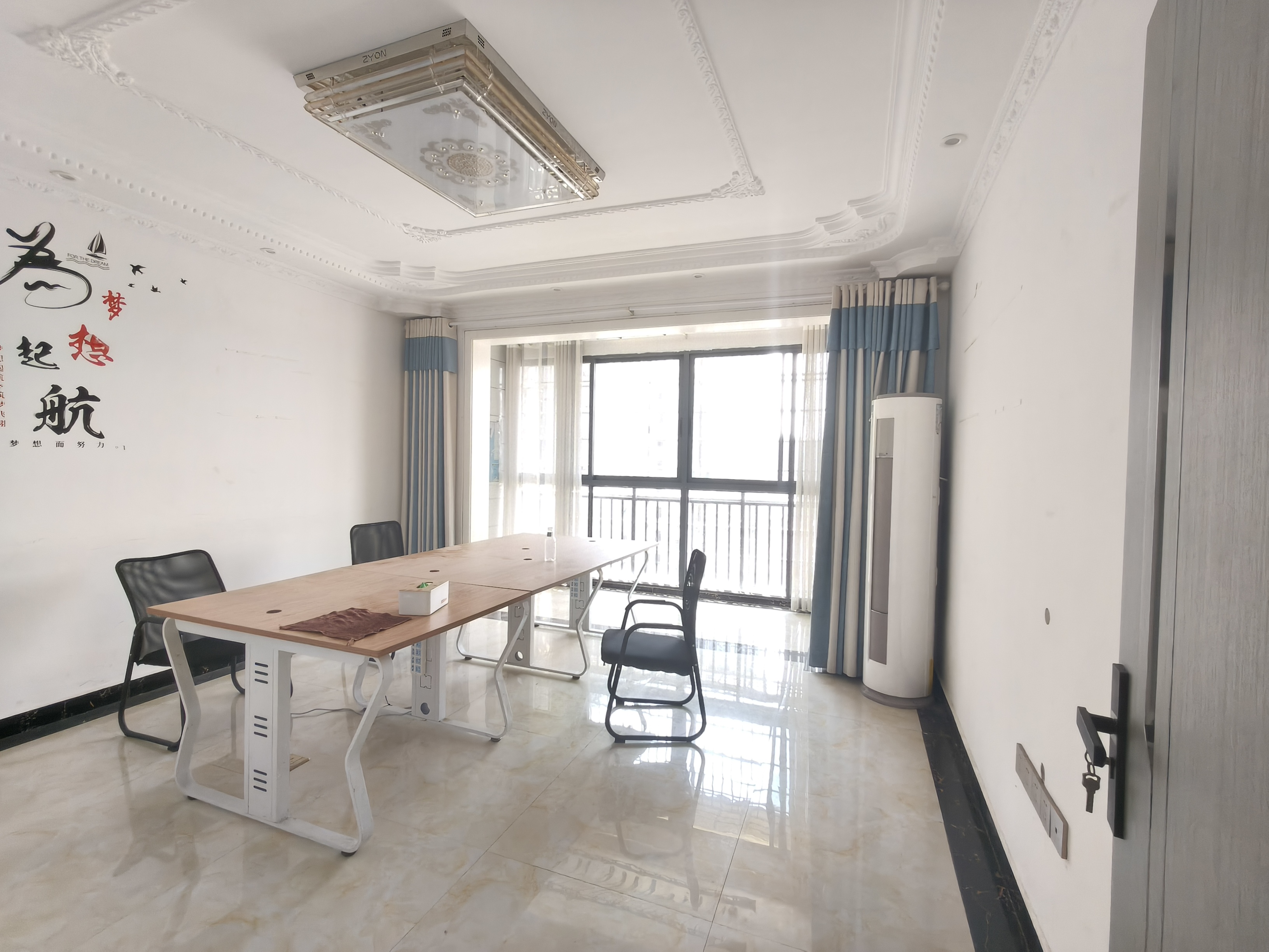 南岸晶都 3室2厅2卫 2100.0元/月 南岸晶都 3室2厅2卫 2100.0元/月室内图