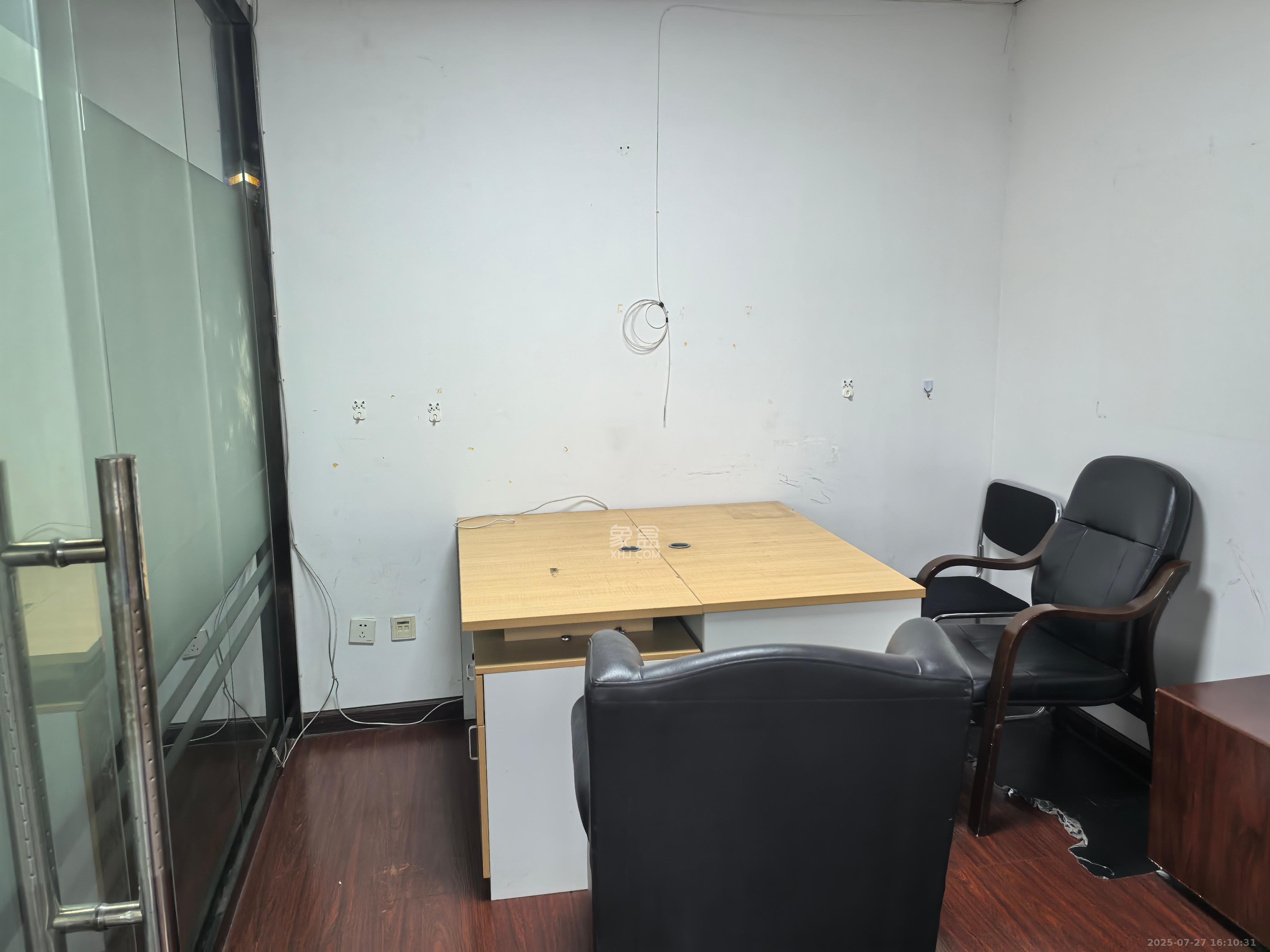 蓝色地标  3室2厅1卫    5000.0元/月室内图