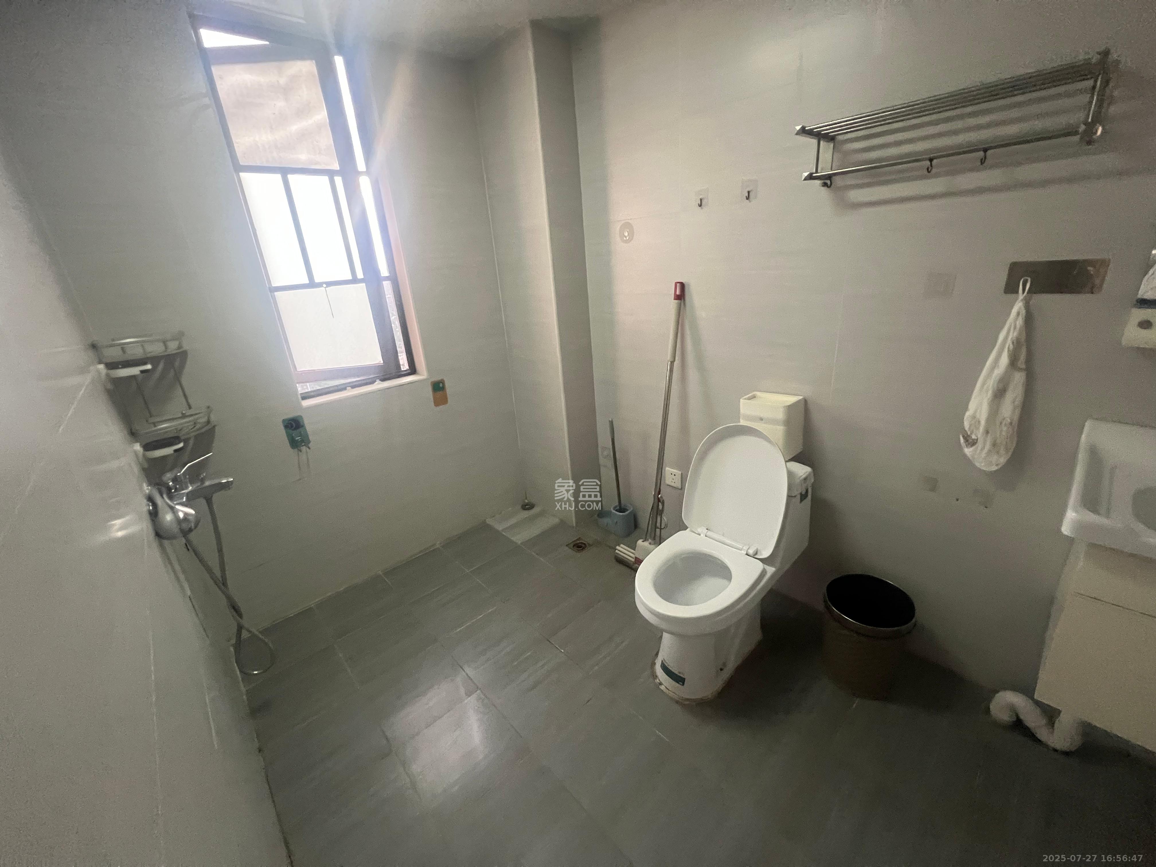 新新花园 4室2厅2卫 2800.0元/月 新新花园 4室2厅2卫 2800.0元/月室内图