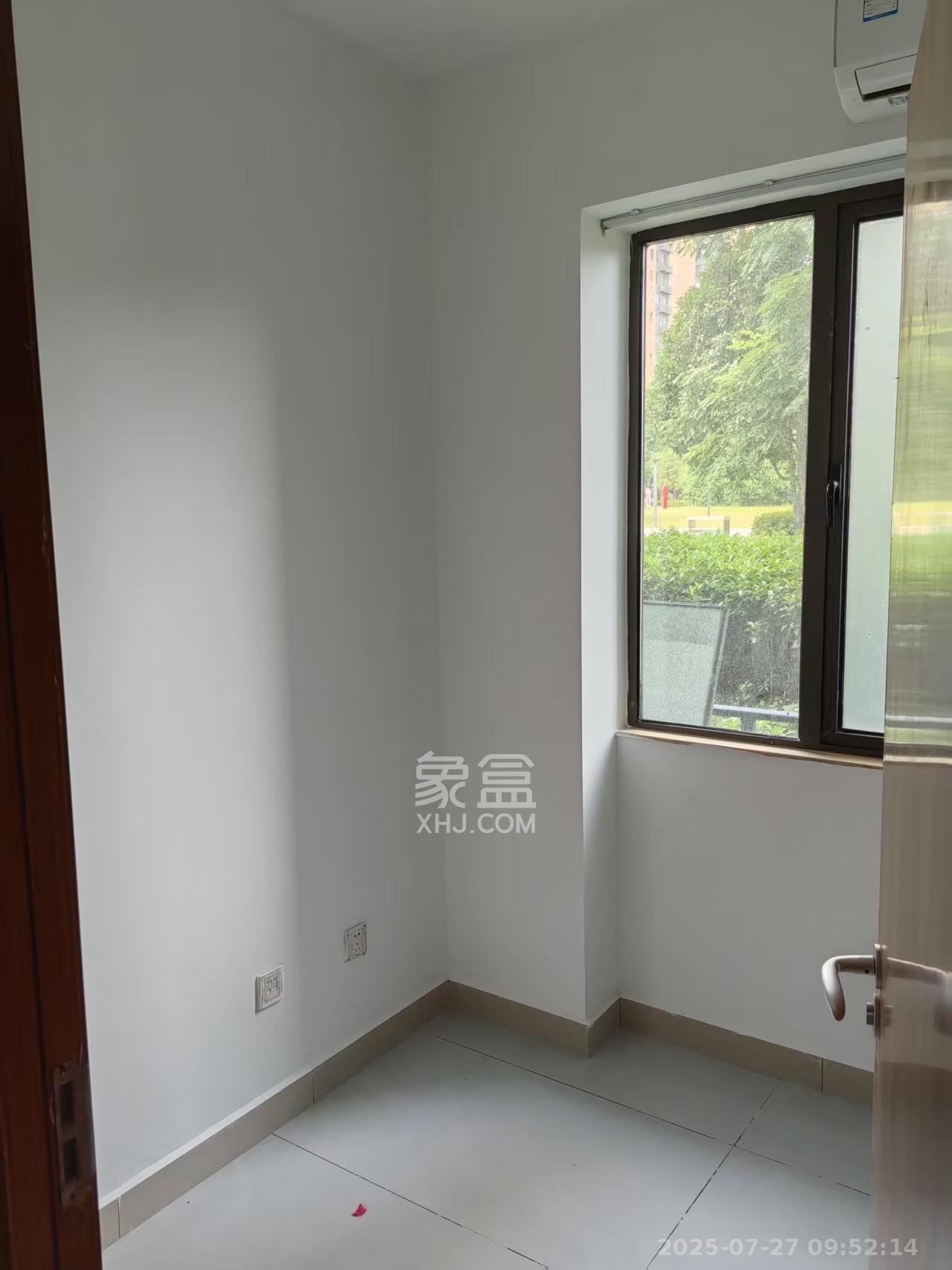 麓谷小镇 3室2厅1卫 2300.0元/月 麓谷小镇 3室2厅1卫 2300.0元/月室内图