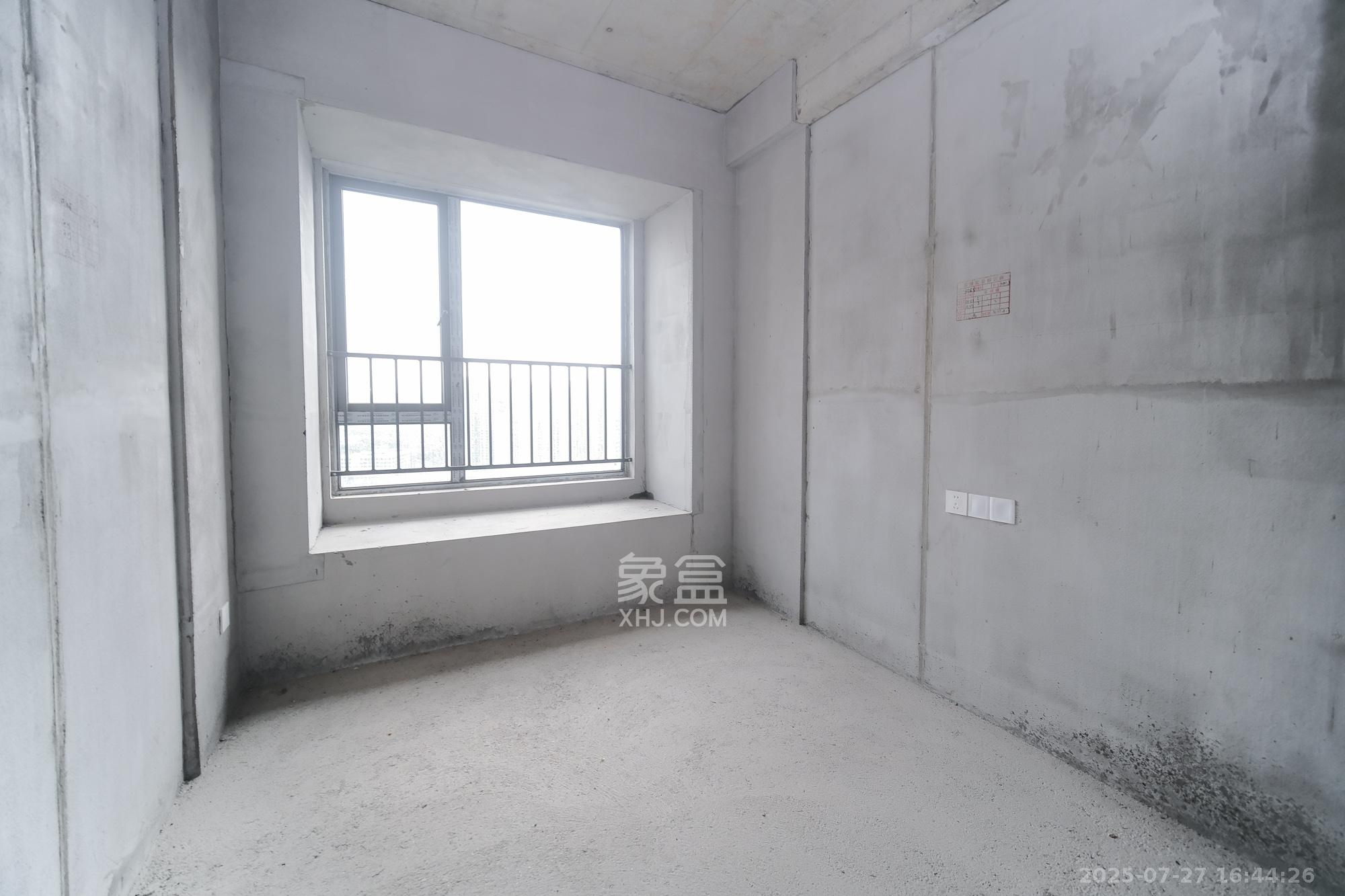 和顺府  4室2厅0卫    135.0万 和顺府  4室2厅0卫    135.0万卧室