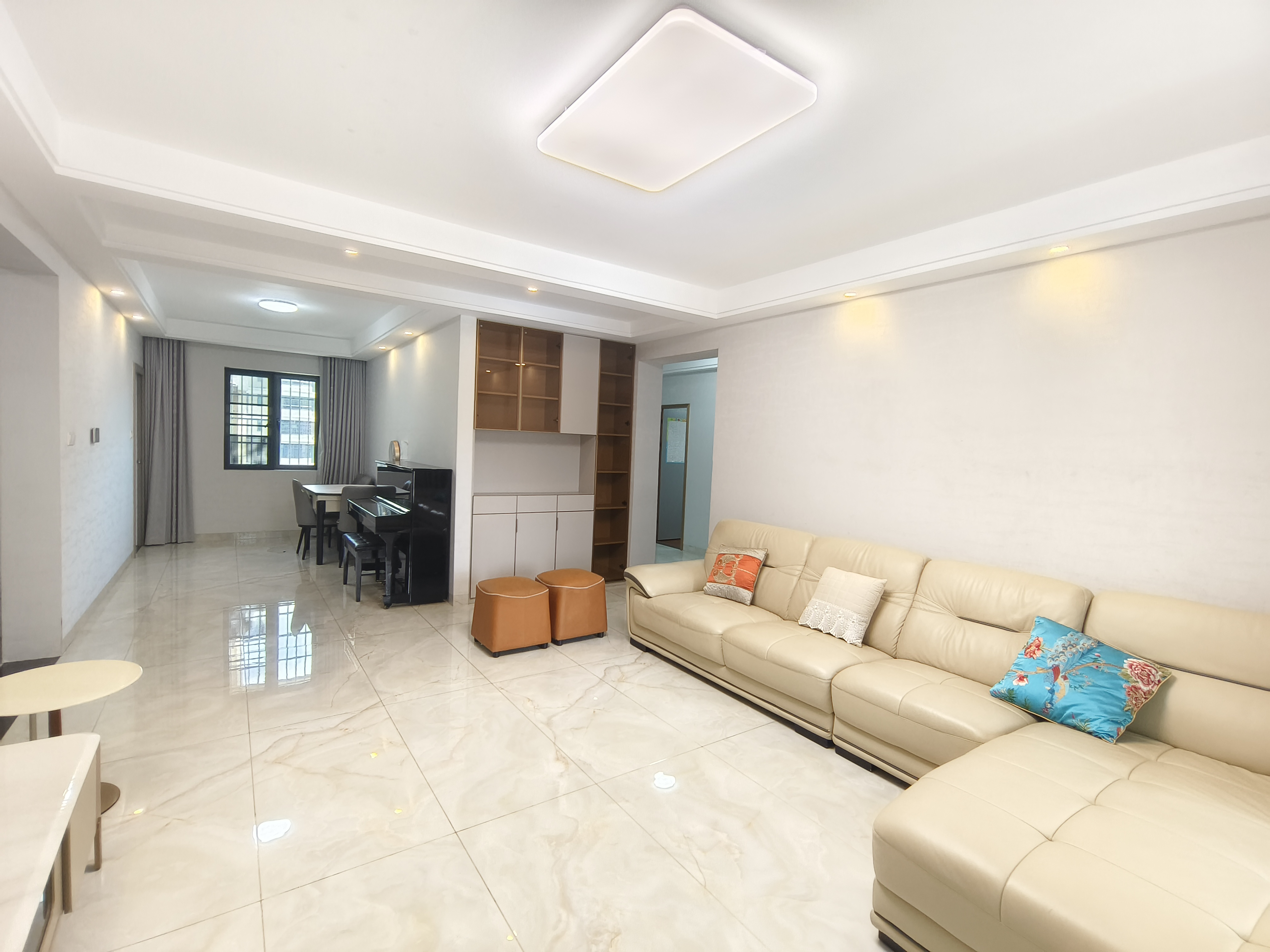 国兴城(B区) 4室2厅2卫 6800.0元/月 国兴城(B区) 4室2厅2卫 6800.0元/月室内图