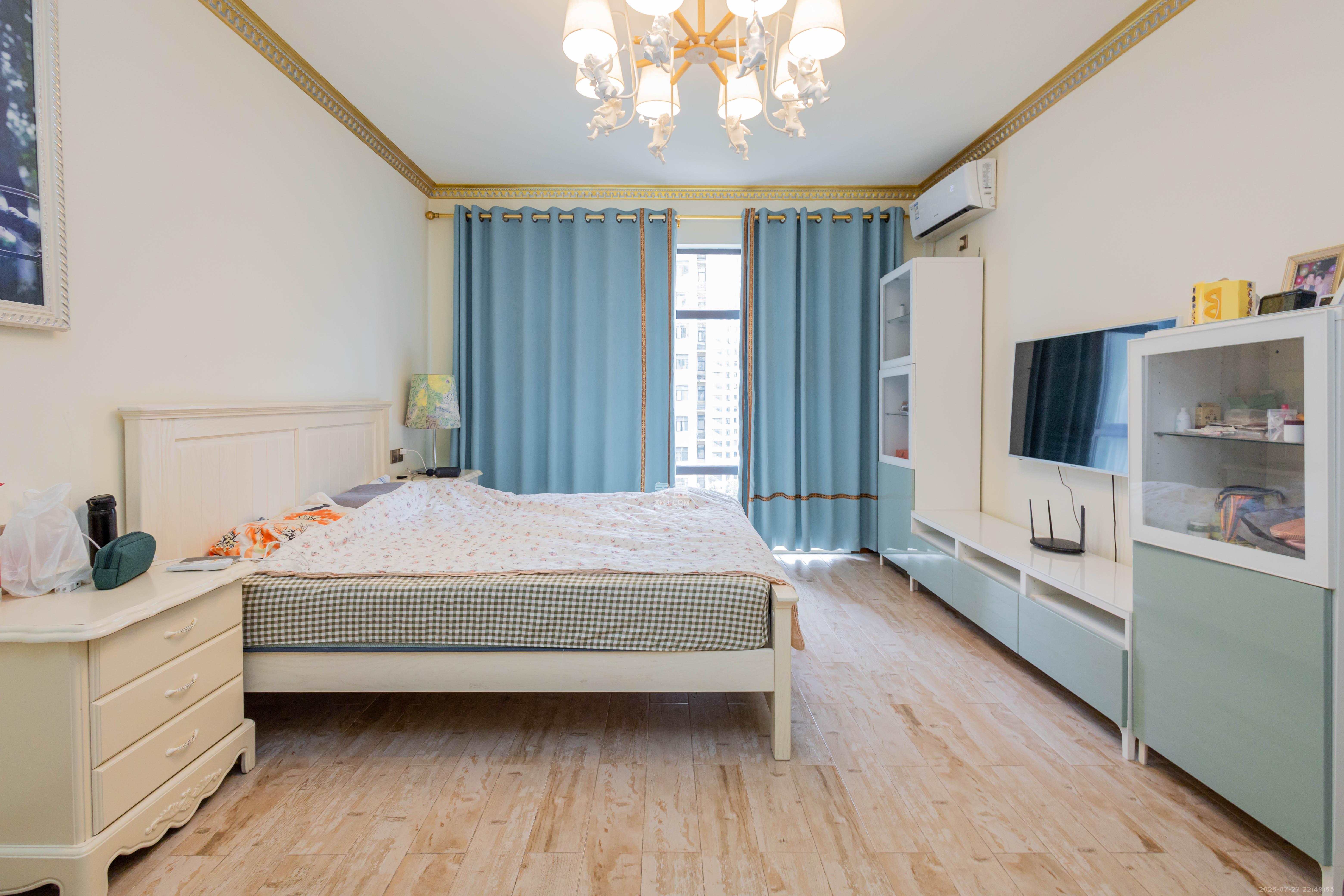 盛隆佳园 5室2厅3卫 208.0万 盛隆佳园 5室2厅3卫 208.0万卧室