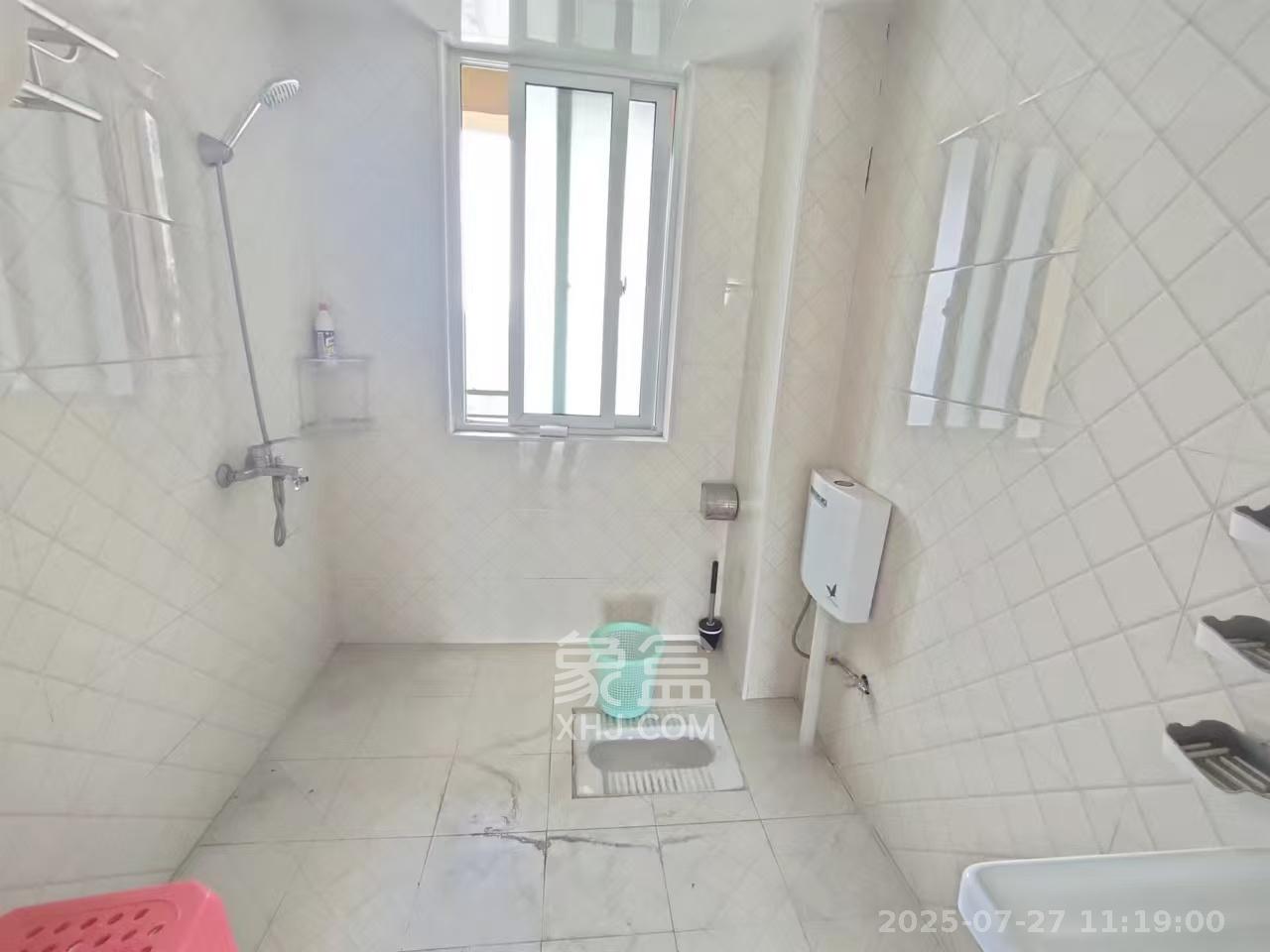 天麓尚层  4室2厅2卫    2200.0元/月室内图