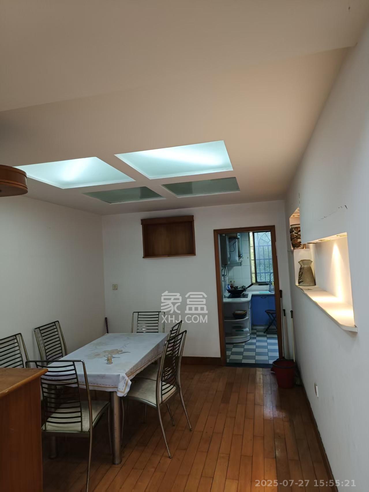 南明苑西区 3室2厅1卫 2400.0元/月 南明苑西区 3室2厅1卫 2400.0元/月室内图