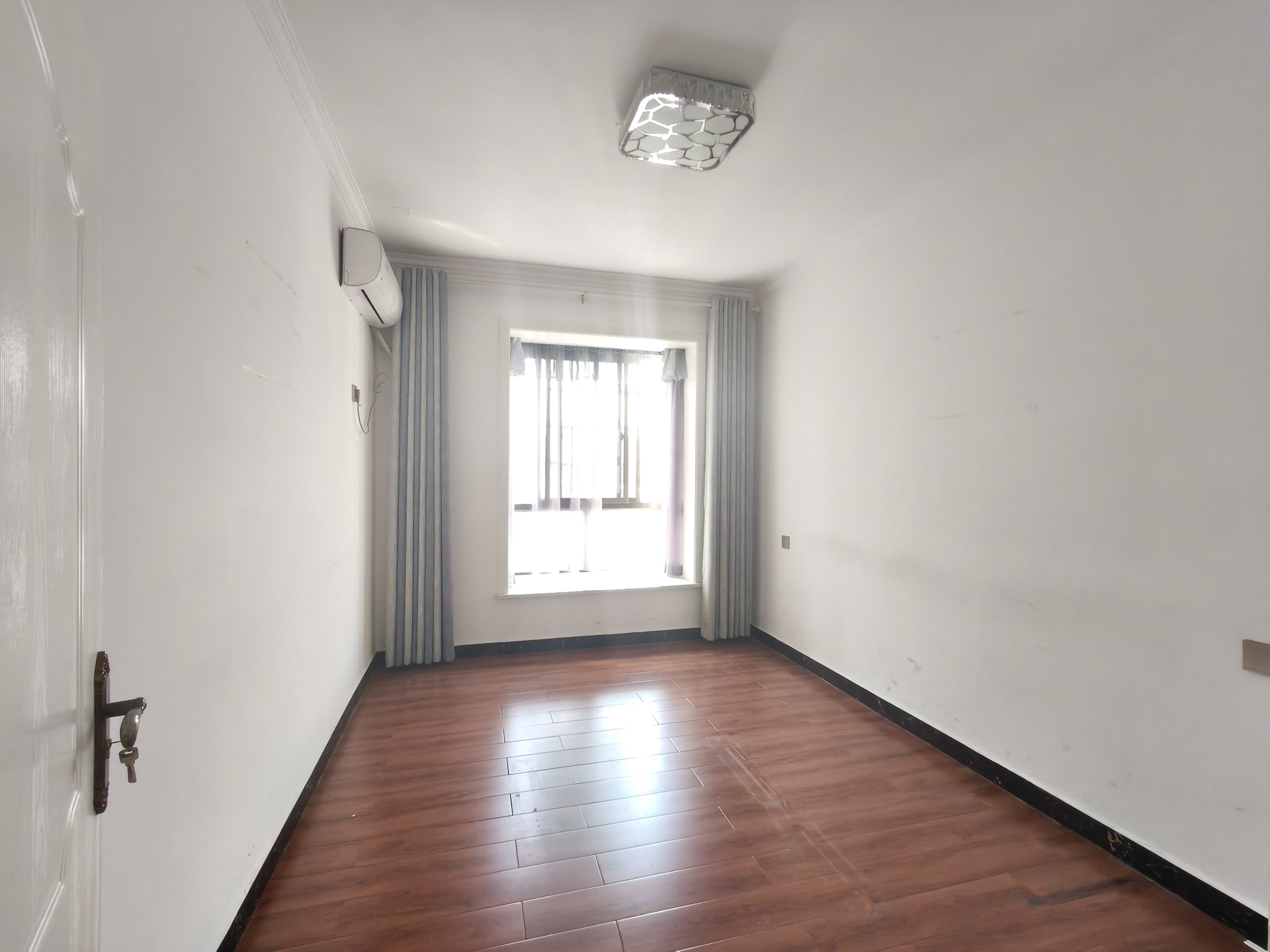 南岸晶都 3室2厅2卫 2100.0元/月 南岸晶都 3室2厅2卫 2100.0元/月室内图