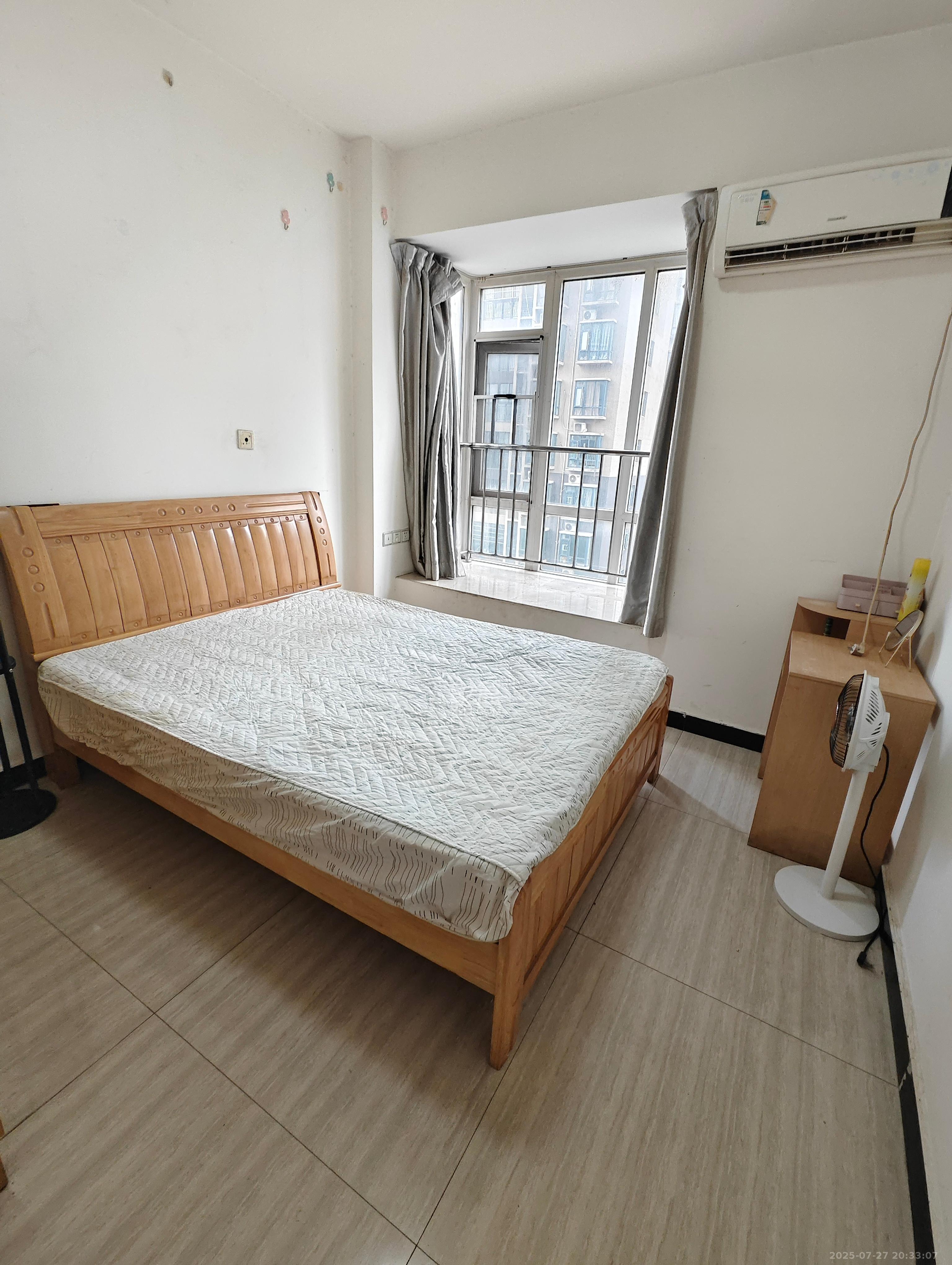 泊爱蓝湾  1室2厅1卫   1900.00元/月室内图