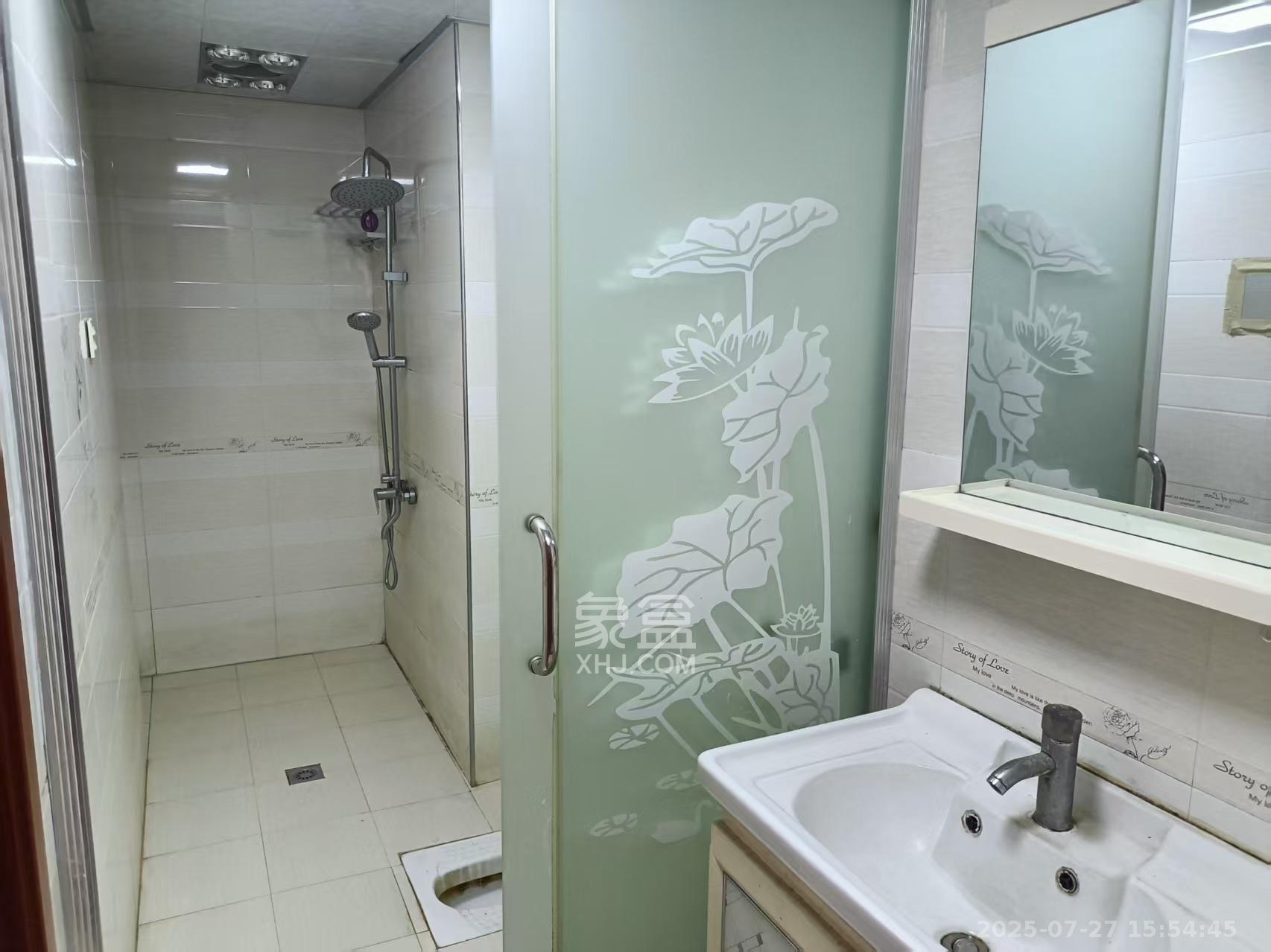 水岸世景  3室2厅1卫   1600.00元/月室内图