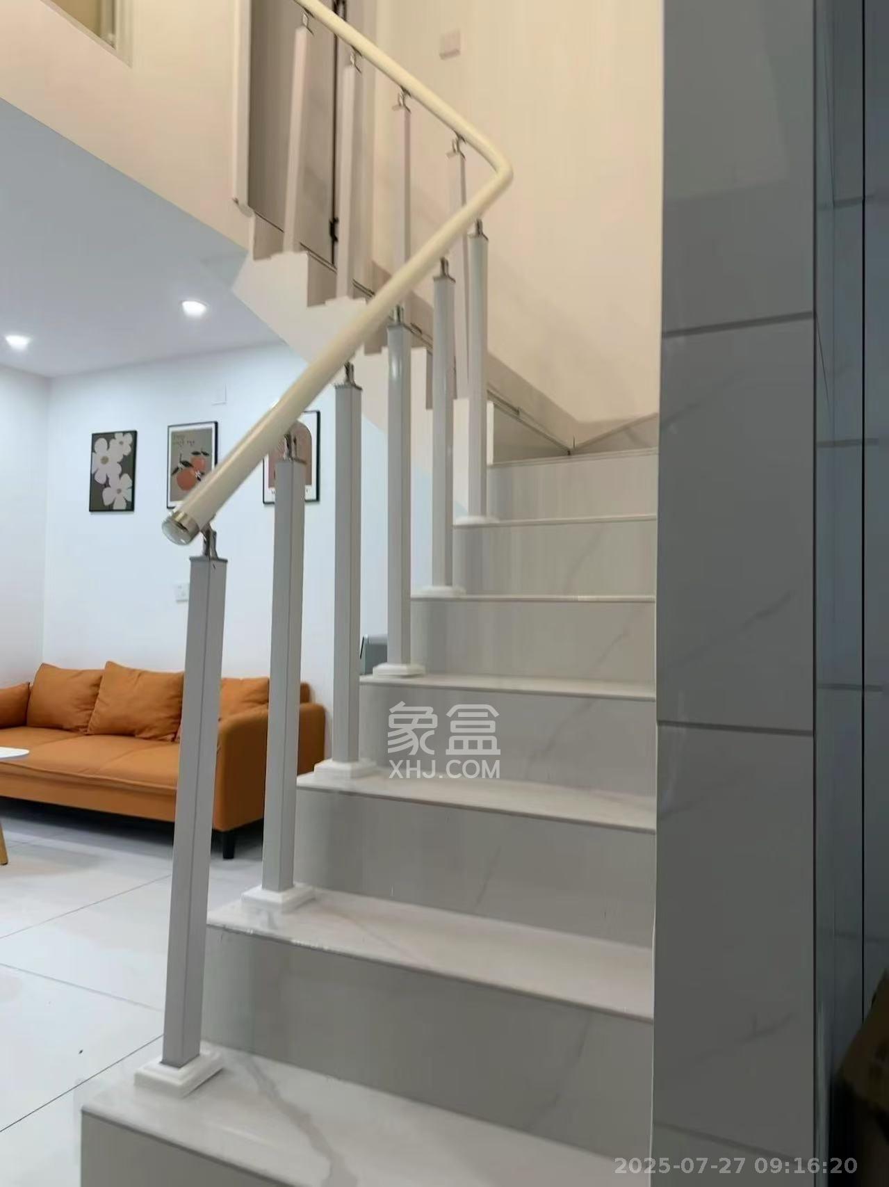 荣盛花语书苑  2室0厅0卫    2100.0元/月 荣盛花语书苑  2室0厅0卫    2100.0元/月室内图