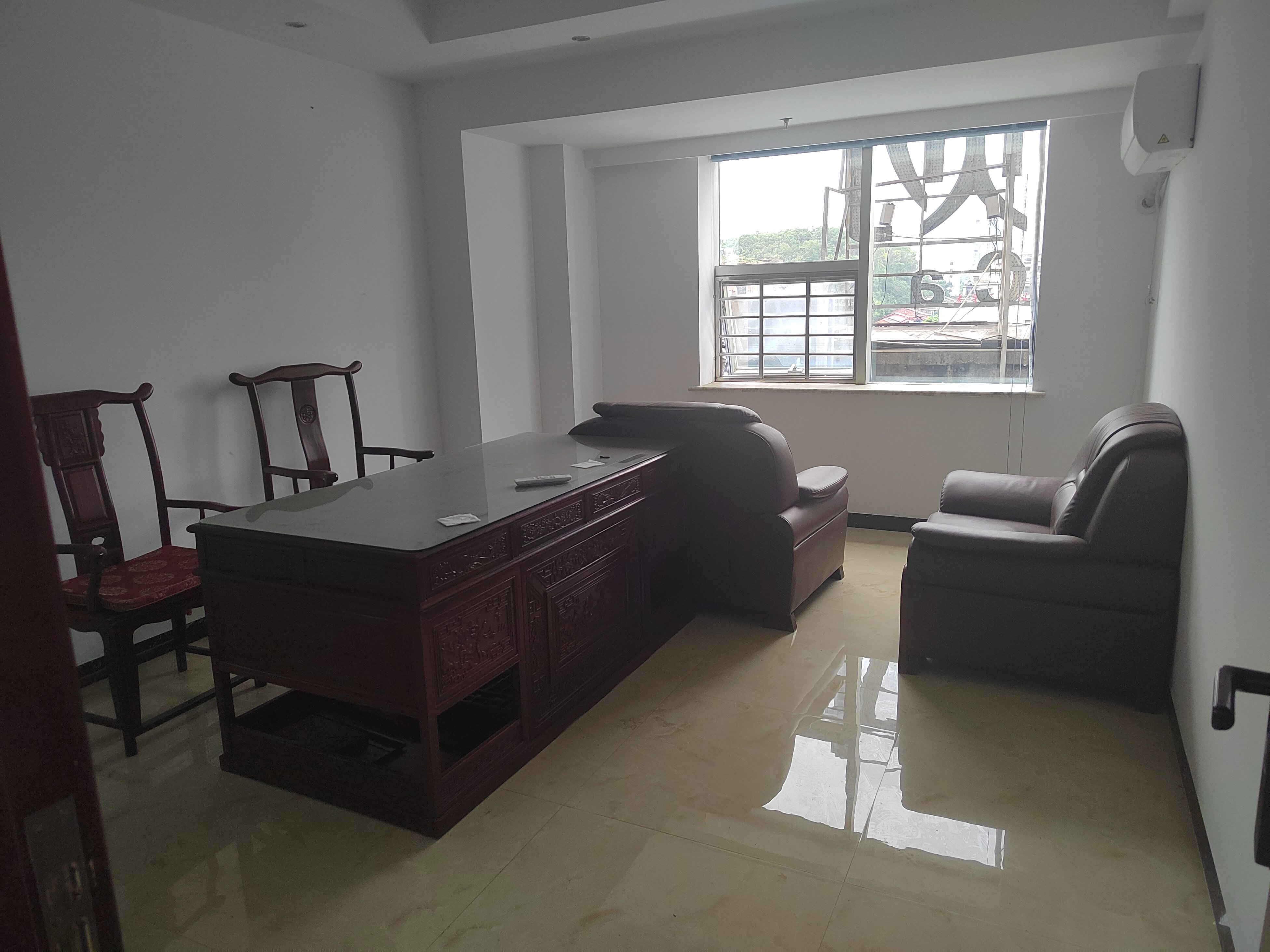 财智公馆大厦(瑞士国际酒店) 5室1厅1卫 3200.0元/月 财智公馆大厦(瑞士国际酒店) 5室1厅1卫 3200.0元/月室内图