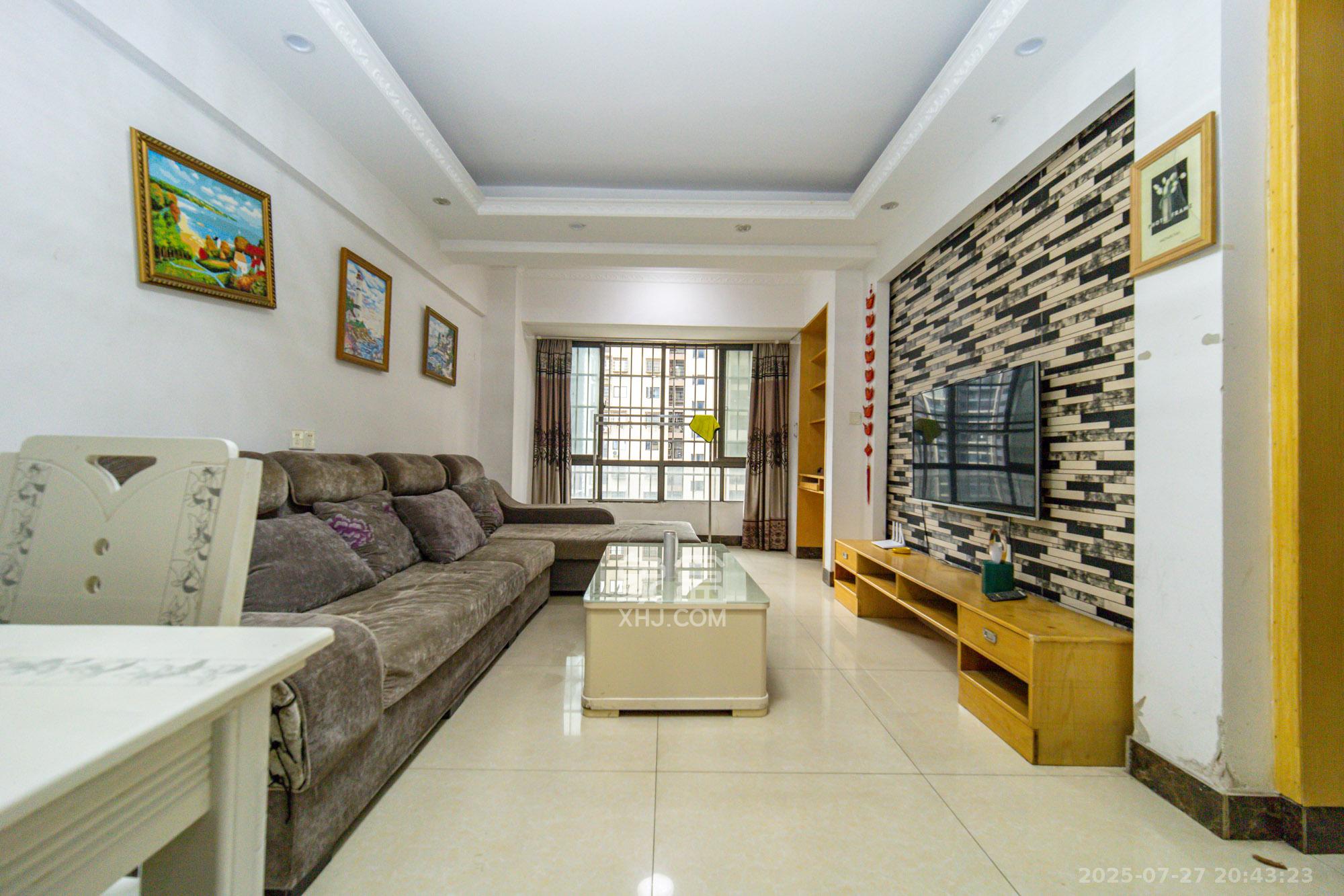 新长海广场 2室2厅1卫 36.8万 新长海广场 2室2厅1卫 36.8万客厅