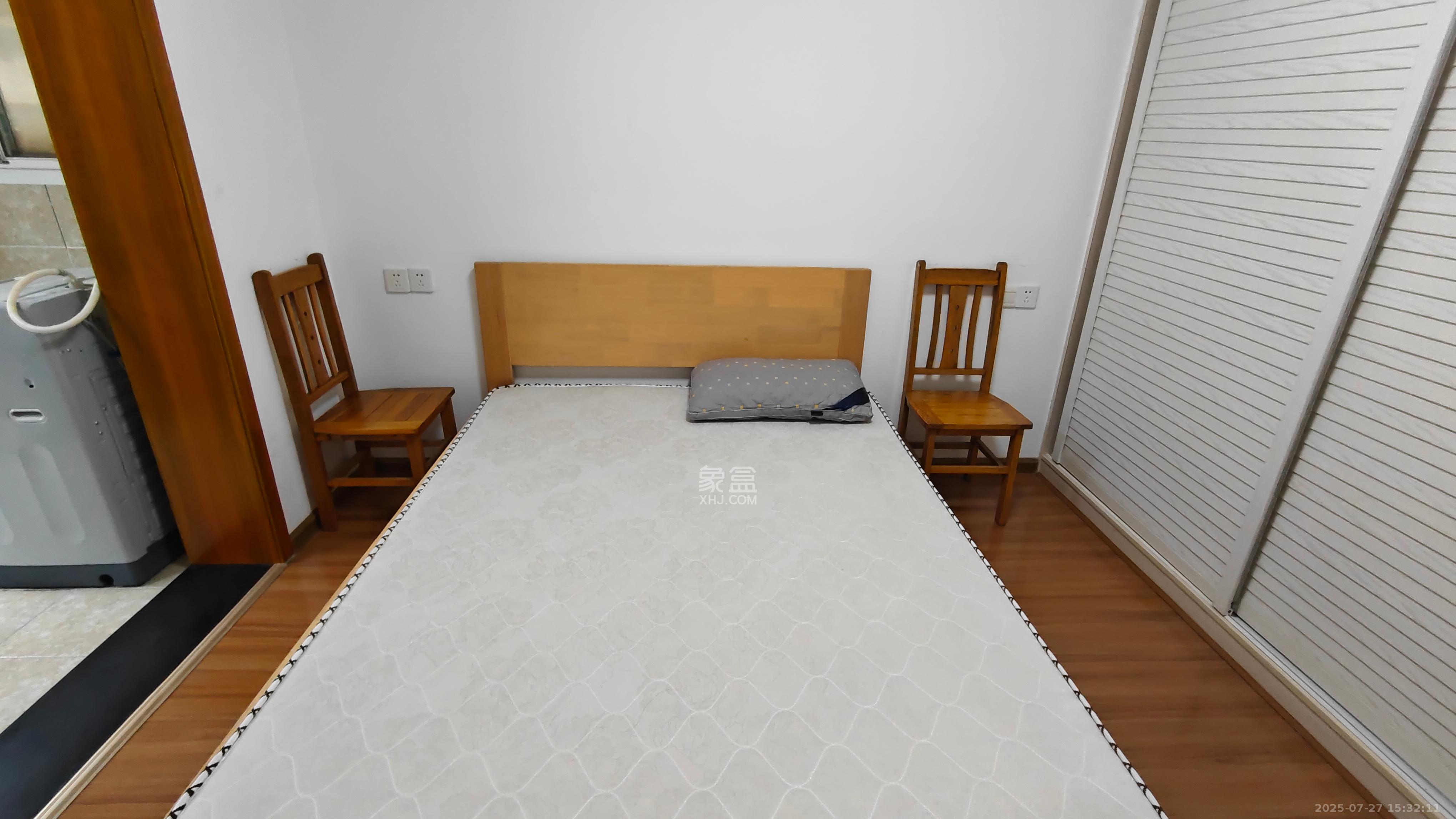 新诚小区  2室2厅1卫    1700.0元/月室内图