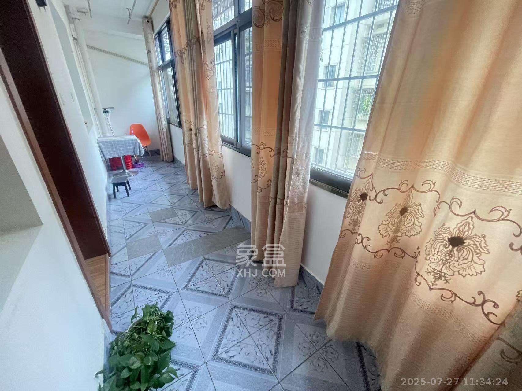 下碧湘街小区  2室1厅1卫   2100.00元/月室内图
