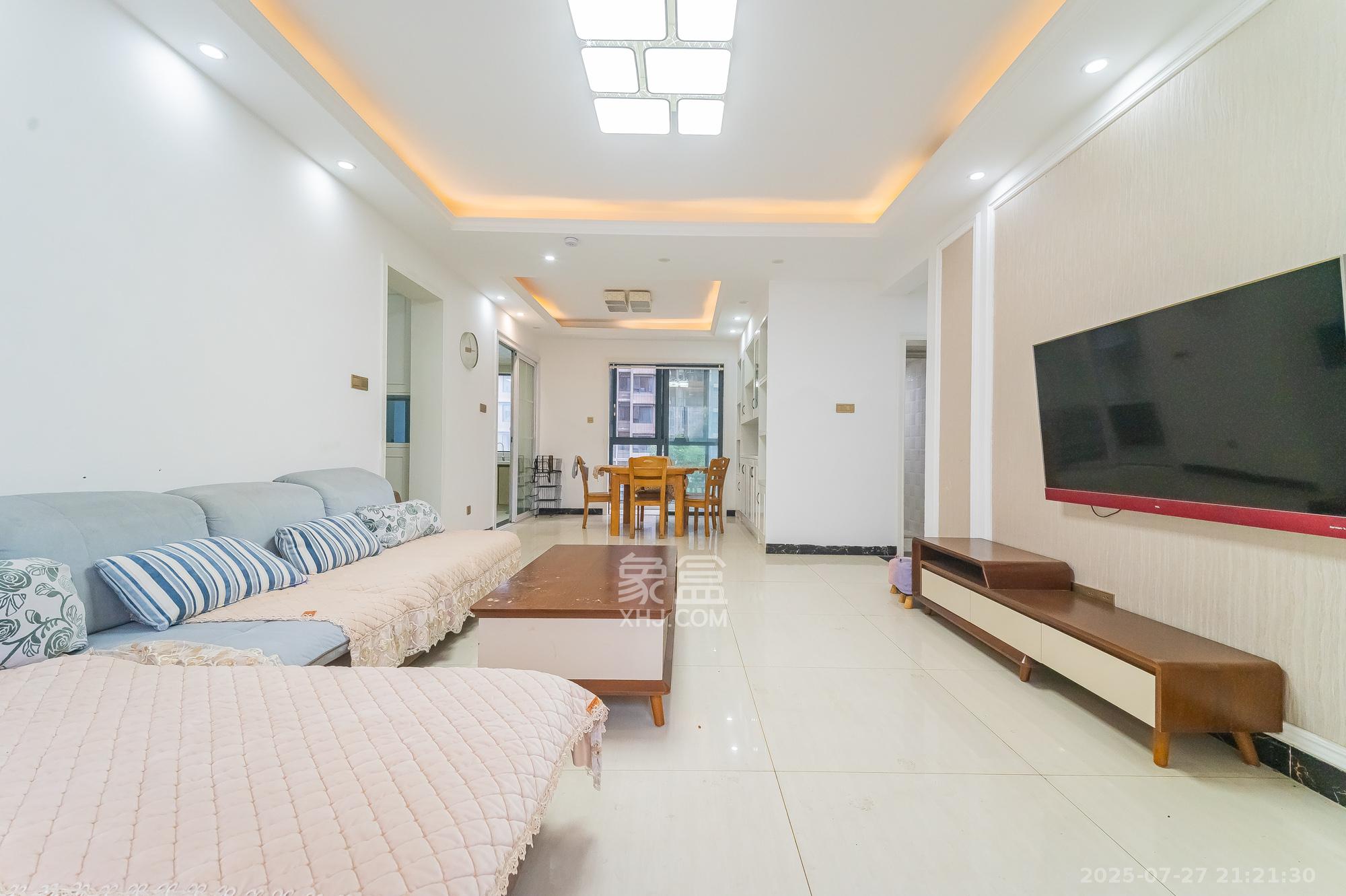 恒基凯旋门三期  4室2厅2卫    122.8万客厅