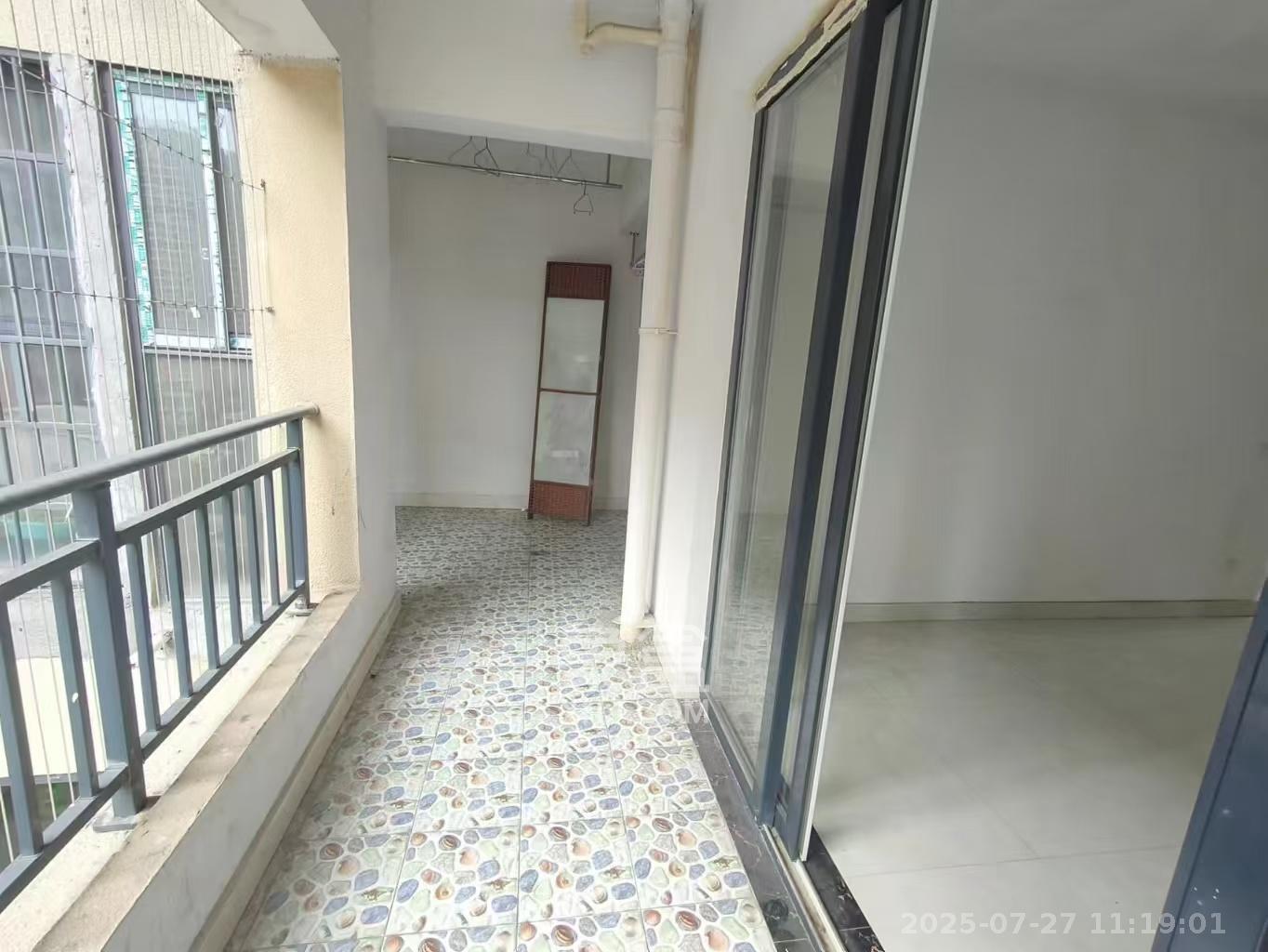 天麓尚层  4室2厅2卫    2200.0元/月室内图