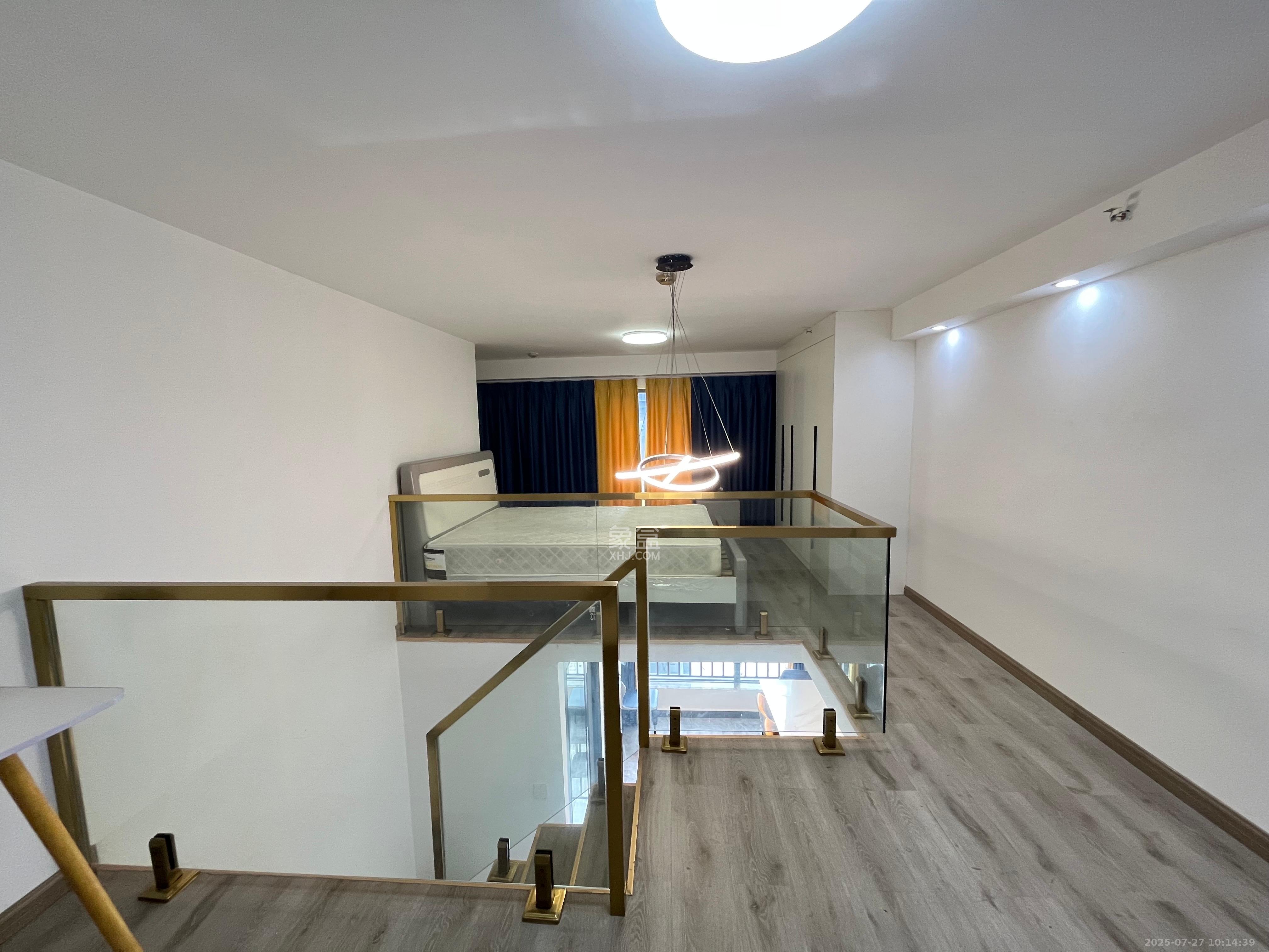 卓越中寰 2室1厅1卫 2200.0元/月 卓越中寰 2室1厅1卫 2200.0元/月室内图