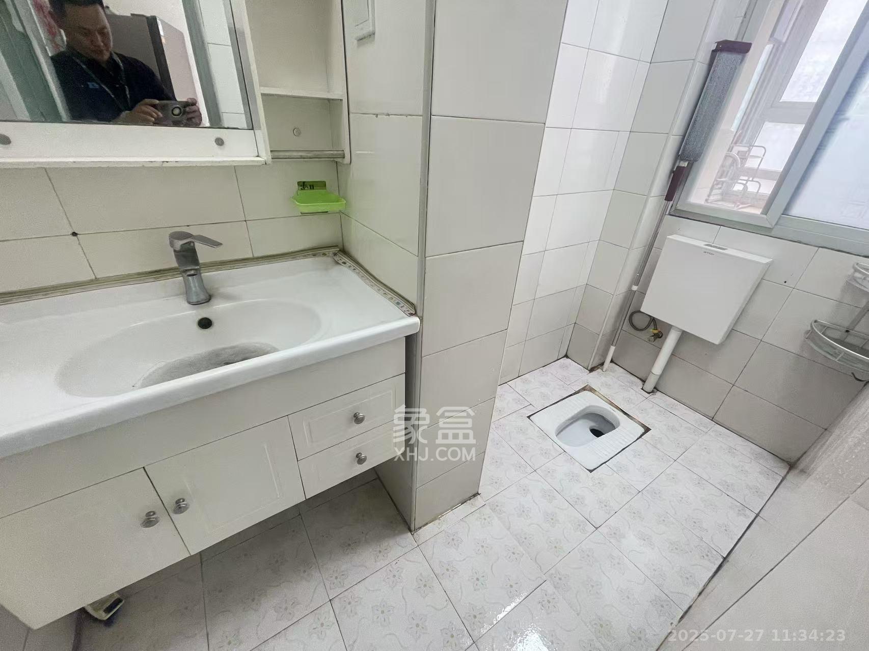 下碧湘街小区  2室1厅1卫   2100.00元/月室内图