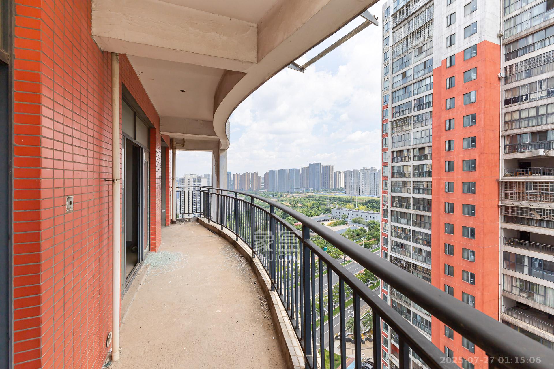 浩龙音乐界  3室2厅2卫    49.8万 浩龙音乐界  3室2厅2卫    49.8万阳台