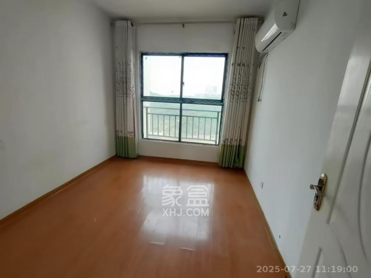 天麓尚层  4室2厅2卫    2200.0元/月室内图