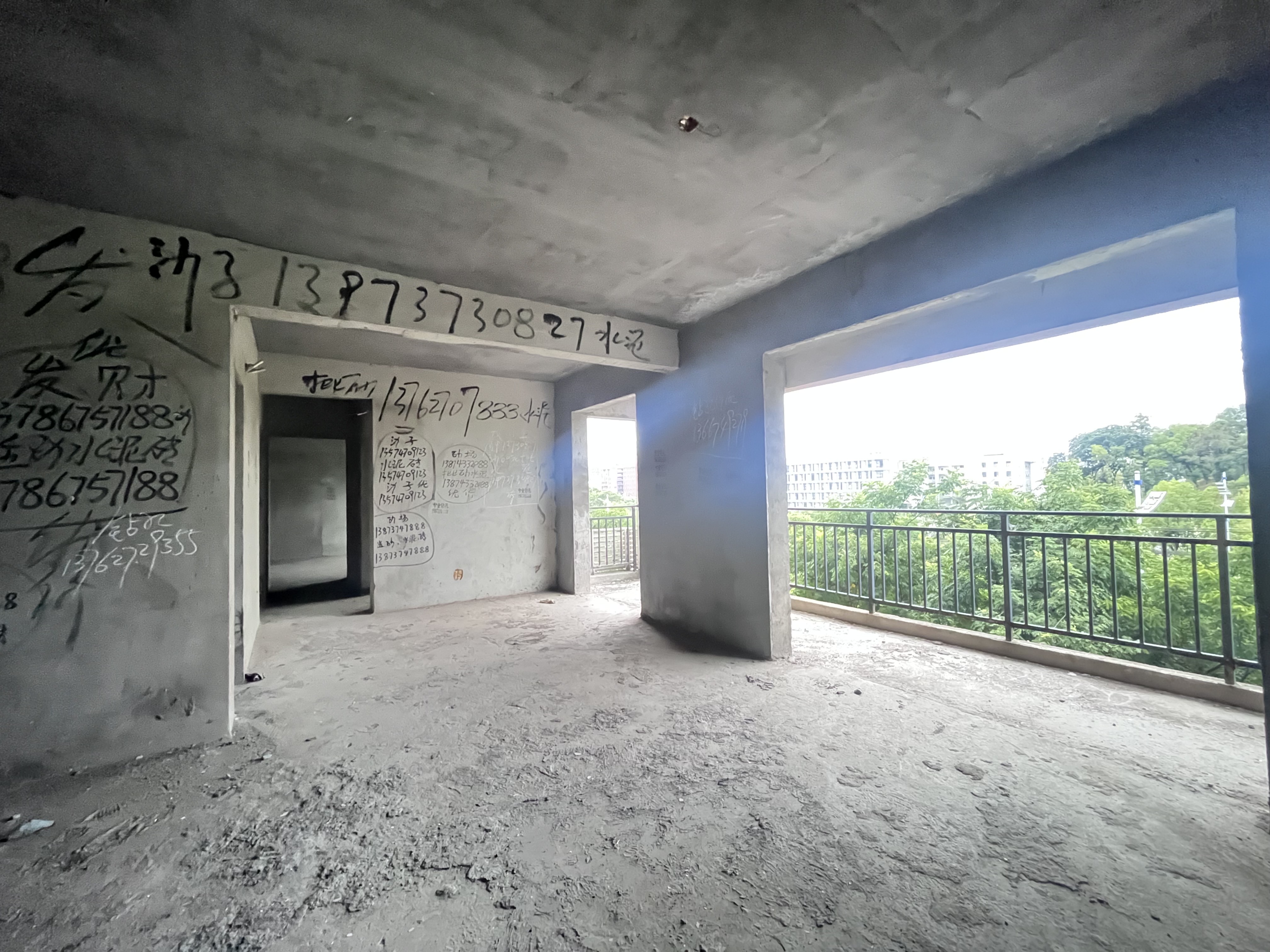 学府花园(文苑瑞景) 4室2厅2卫 43.8万 学府花园(文苑瑞景) 4室2厅2卫 43.8万客厅