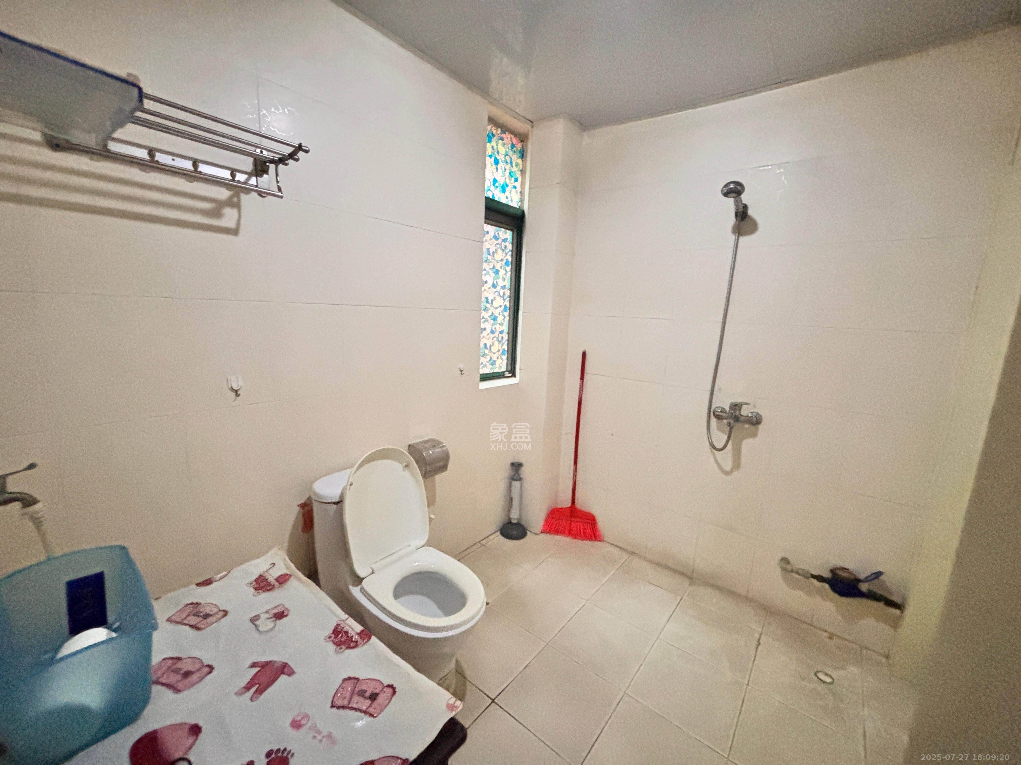 大众传媒教师公寓 3室2厅2卫 1800.0元/月 大众传媒教师公寓 3室2厅2卫 1800.0元/月室内图