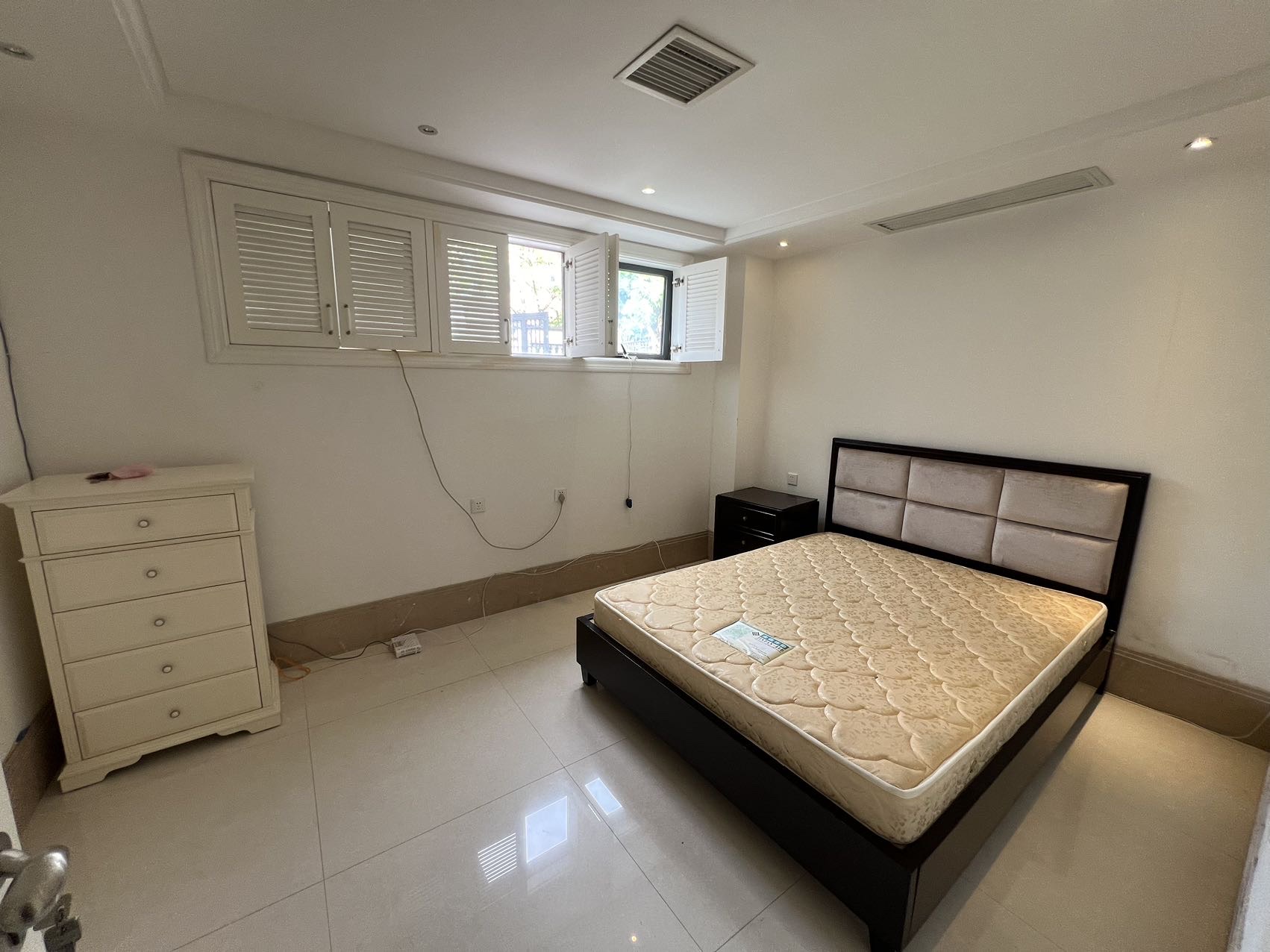 龙墅湾  6室4厅3卫    30000.0元/月 龙墅湾  6室4厅3卫    30000.0元/月户型图