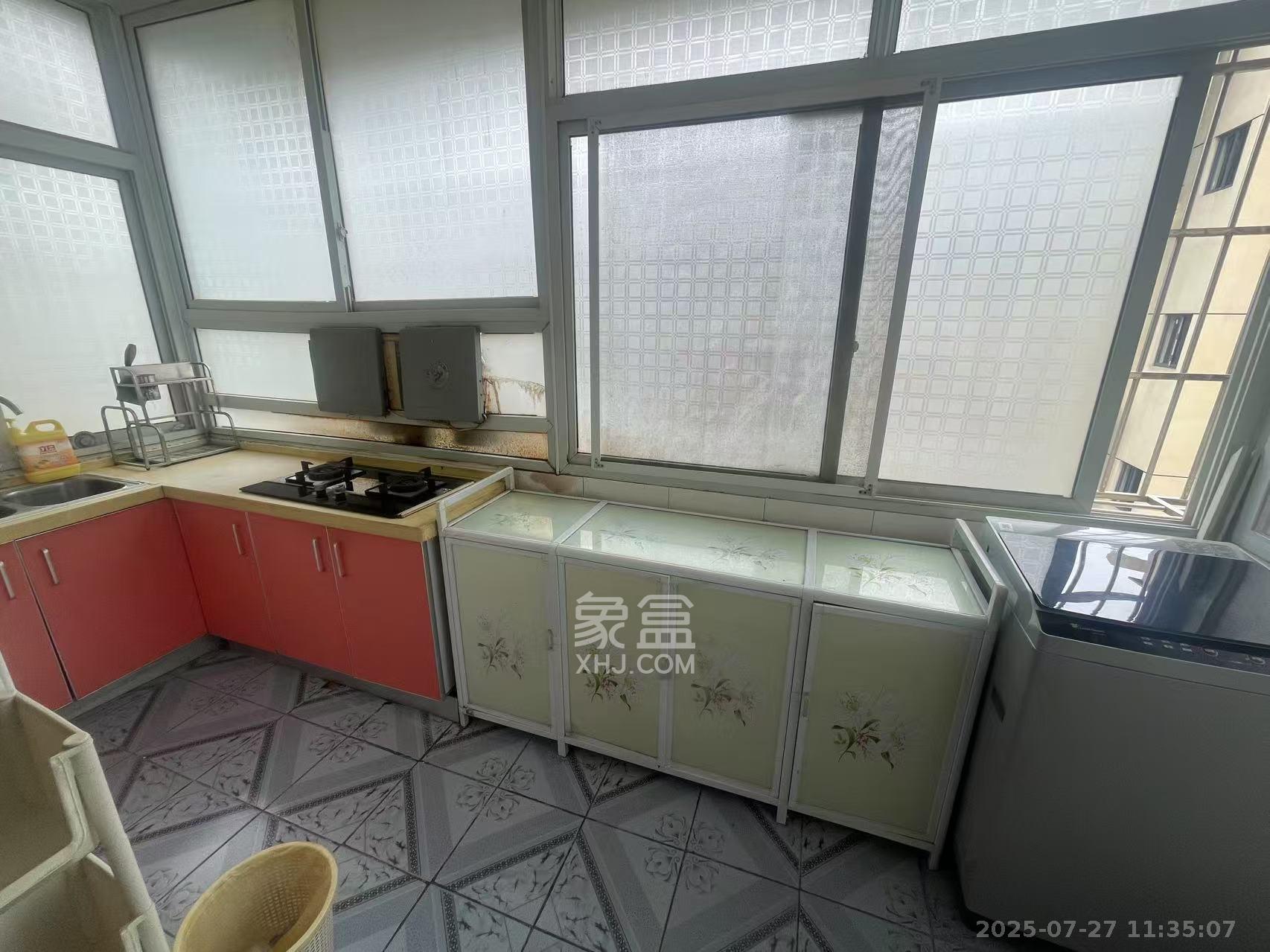 下碧湘街小区  2室1厅1卫   2100.00元/月室内图