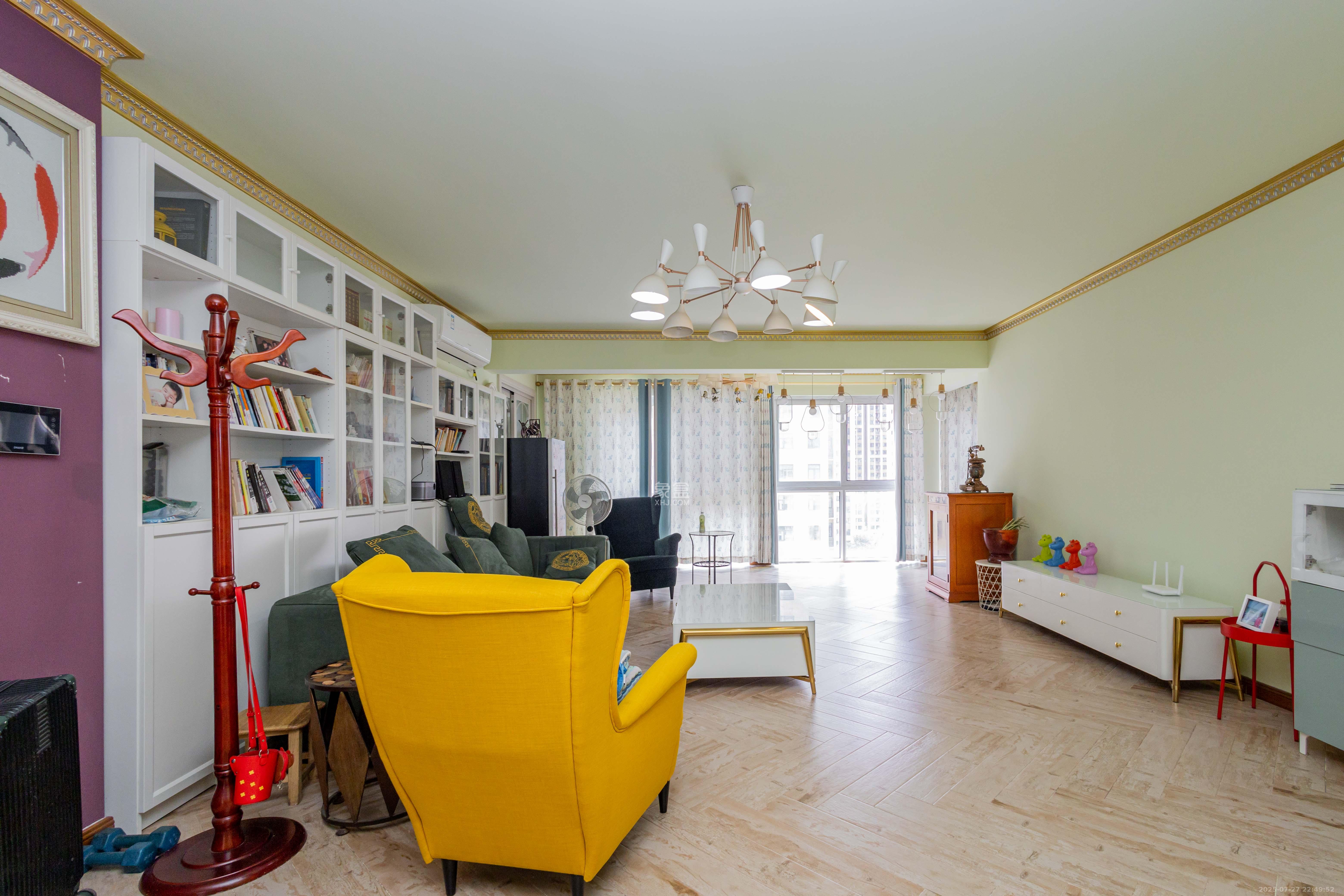 盛隆佳园 5室2厅3卫 208.0万 盛隆佳园 5室2厅3卫 208.0万客厅