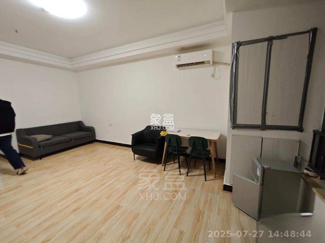 湘银星城  1室1厅1卫    1000.0元/月 湘银星城  1室1厅1卫    1000.0元/月室内图