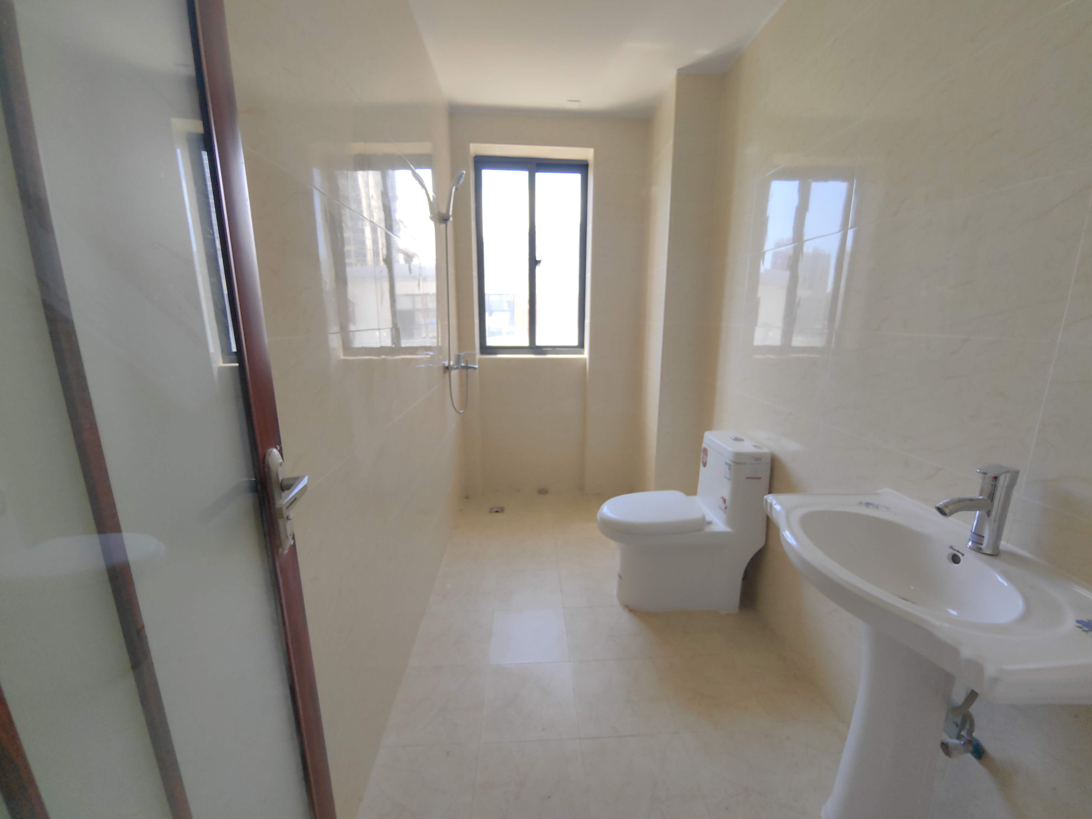 龙城新景  3室2厅2卫   148.00万客厅