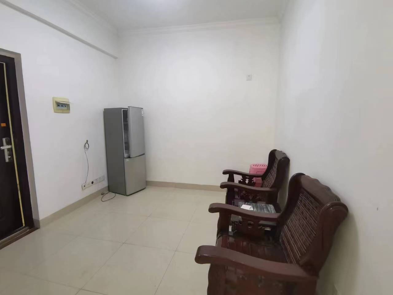 德盛华庭  1室0厅0卫    1500.0元/月 德盛华庭  1室0厅0卫    1500.0元/月室内图