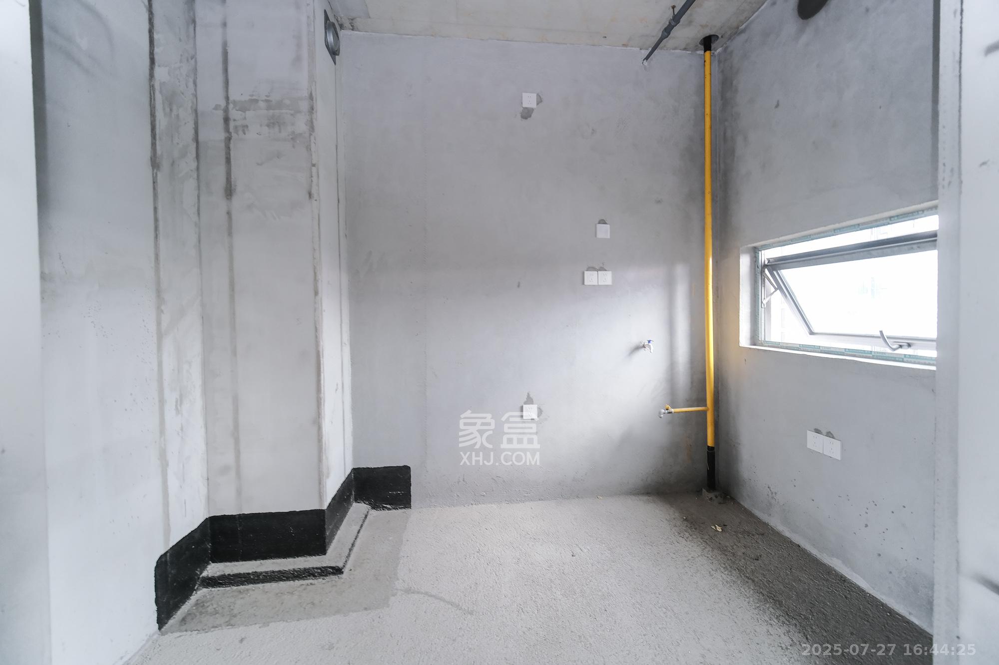 和顺府  4室2厅0卫    135.0万 和顺府  4室2厅0卫    135.0万厨房