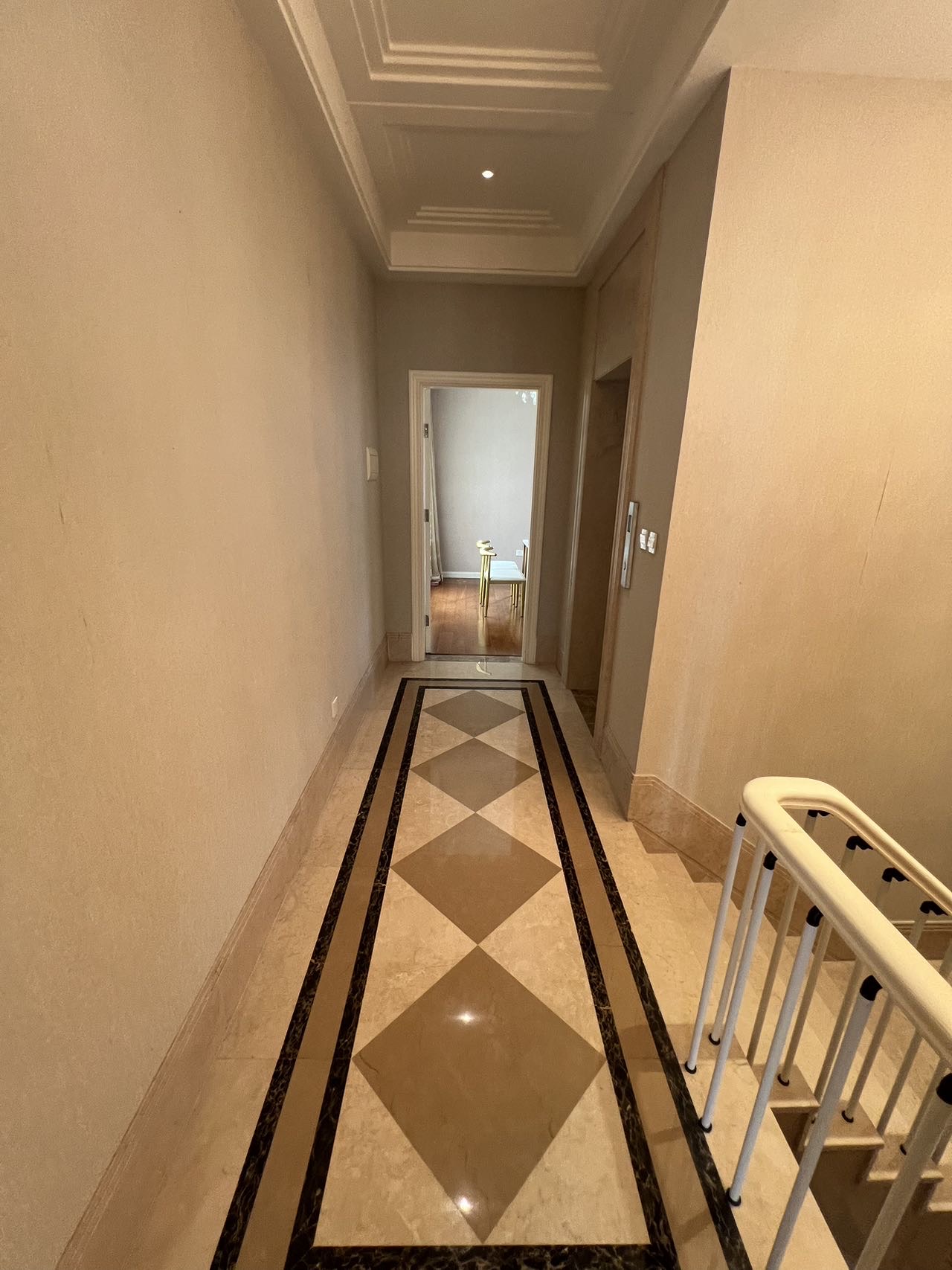 龙墅湾  6室3厅2卫    30000.0元/月 龙墅湾  6室3厅2卫    30000.0元/月室内图