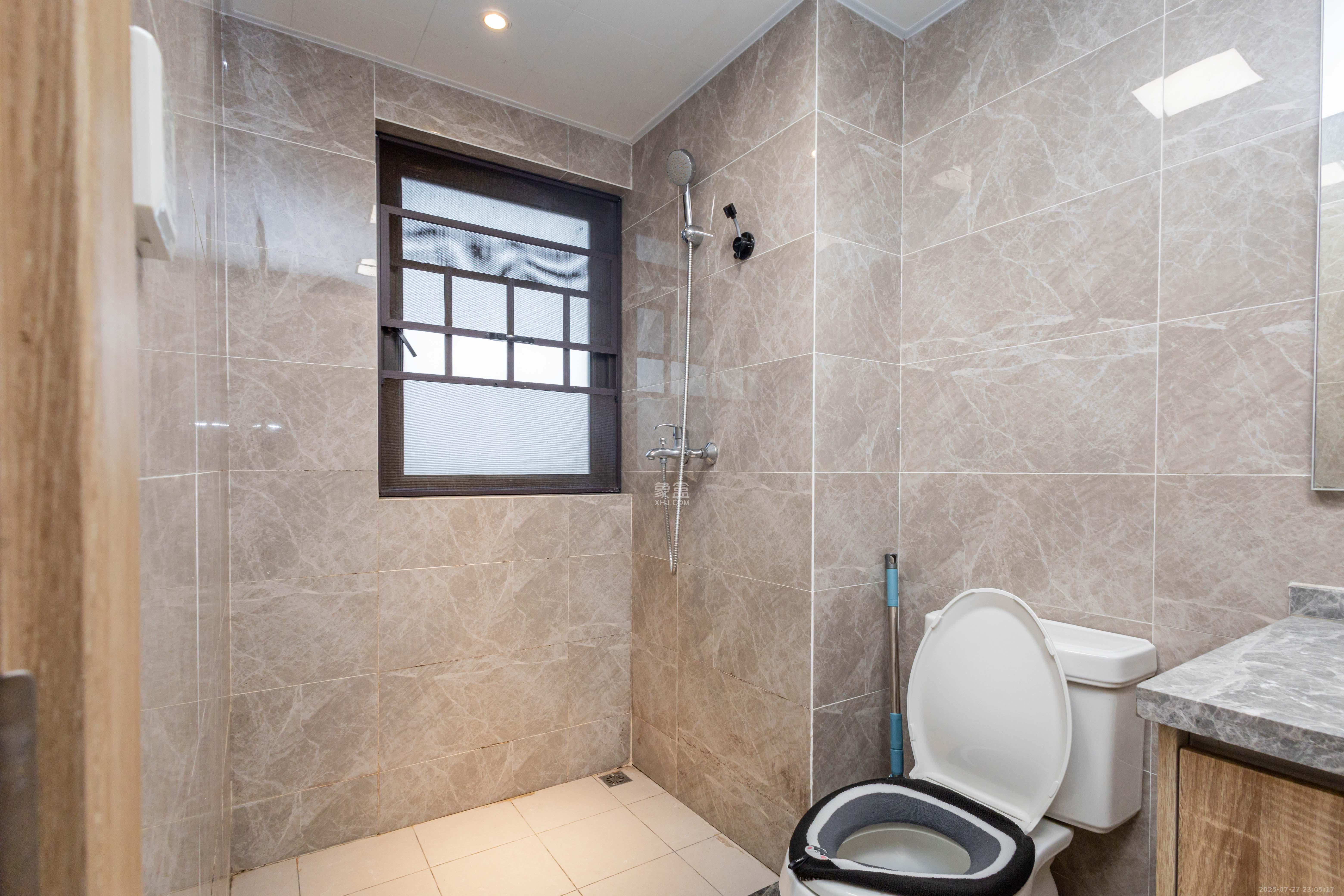 君合新城玺樾  3室2厅2卫    83.8万 君合新城玺樾  3室2厅2卫    83.8万卫生间