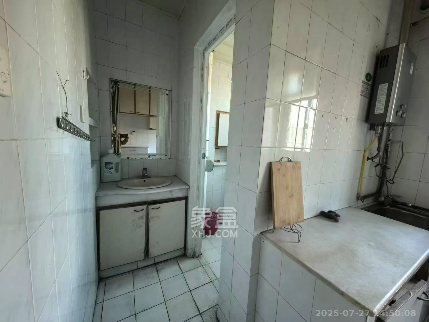 轻化公司宿舍向东南6号(产权南湖路46号) 2室2厅1卫 1500.0元/月 轻化公司宿舍向东南6号(产权南湖路46号) 2室2厅1卫 1500.0元/月室内图