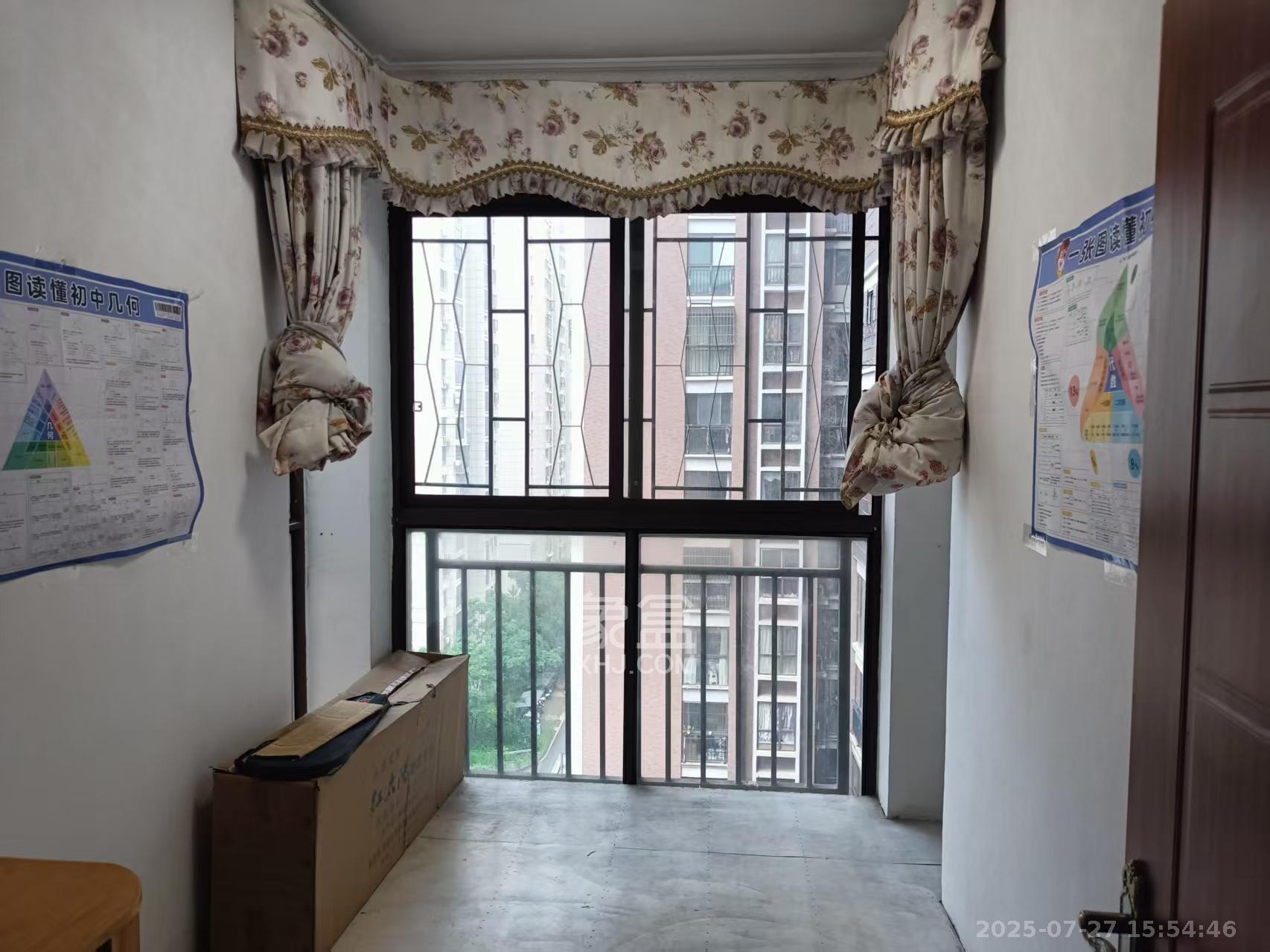 水岸世景  3室2厅1卫   1600.00元/月室内图