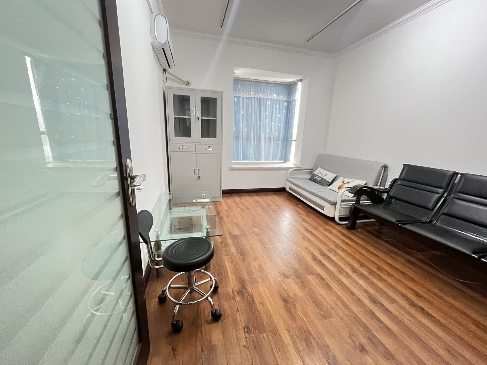 时代广场  4室2厅2卫    4800.0元/月 时代广场  4室2厅2卫    4800.0元/月室内图