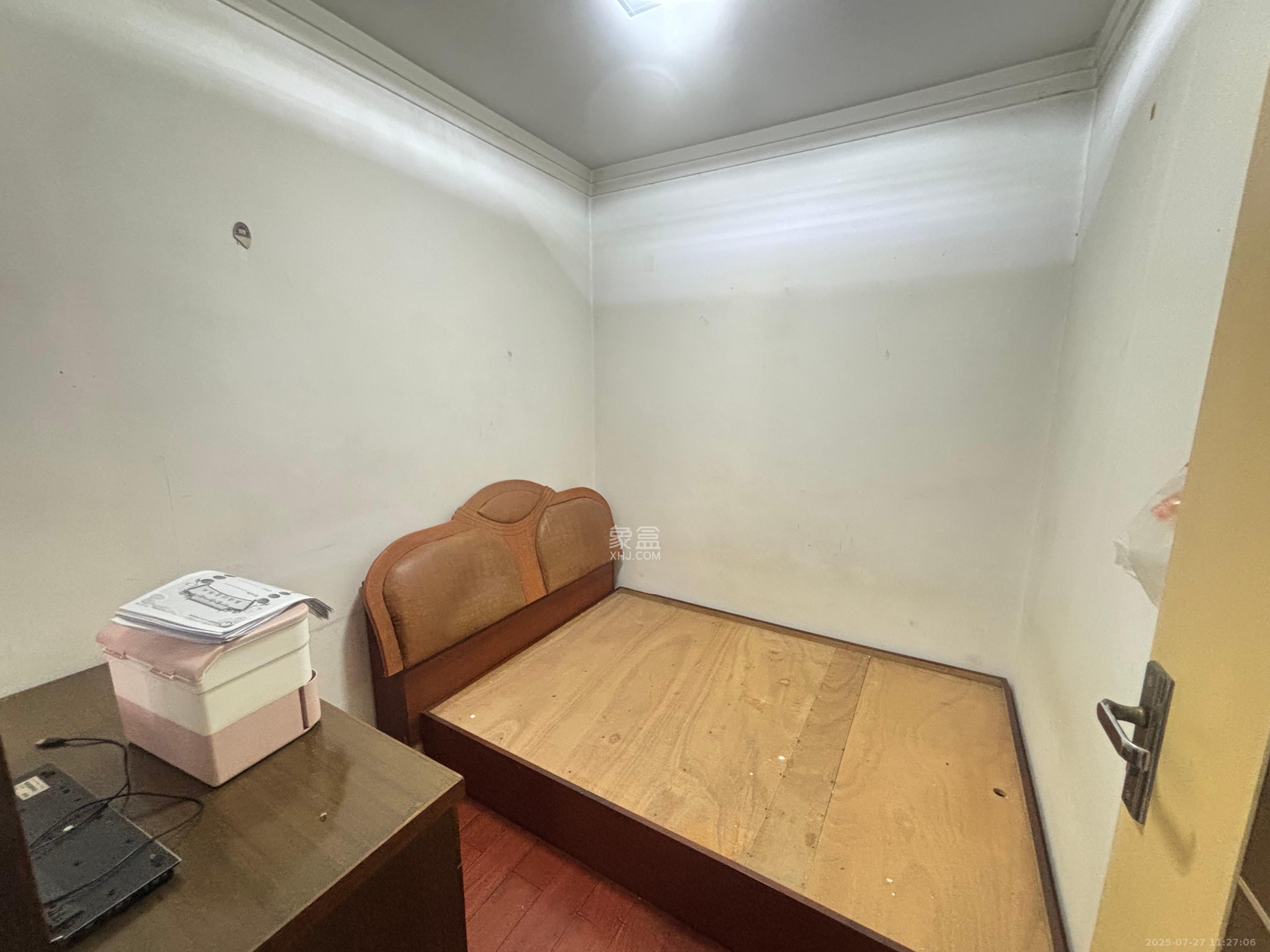 银桥公寓 3室1厅1卫 3600.0元/月 银桥公寓 3室1厅1卫 3600.0元/月室内图