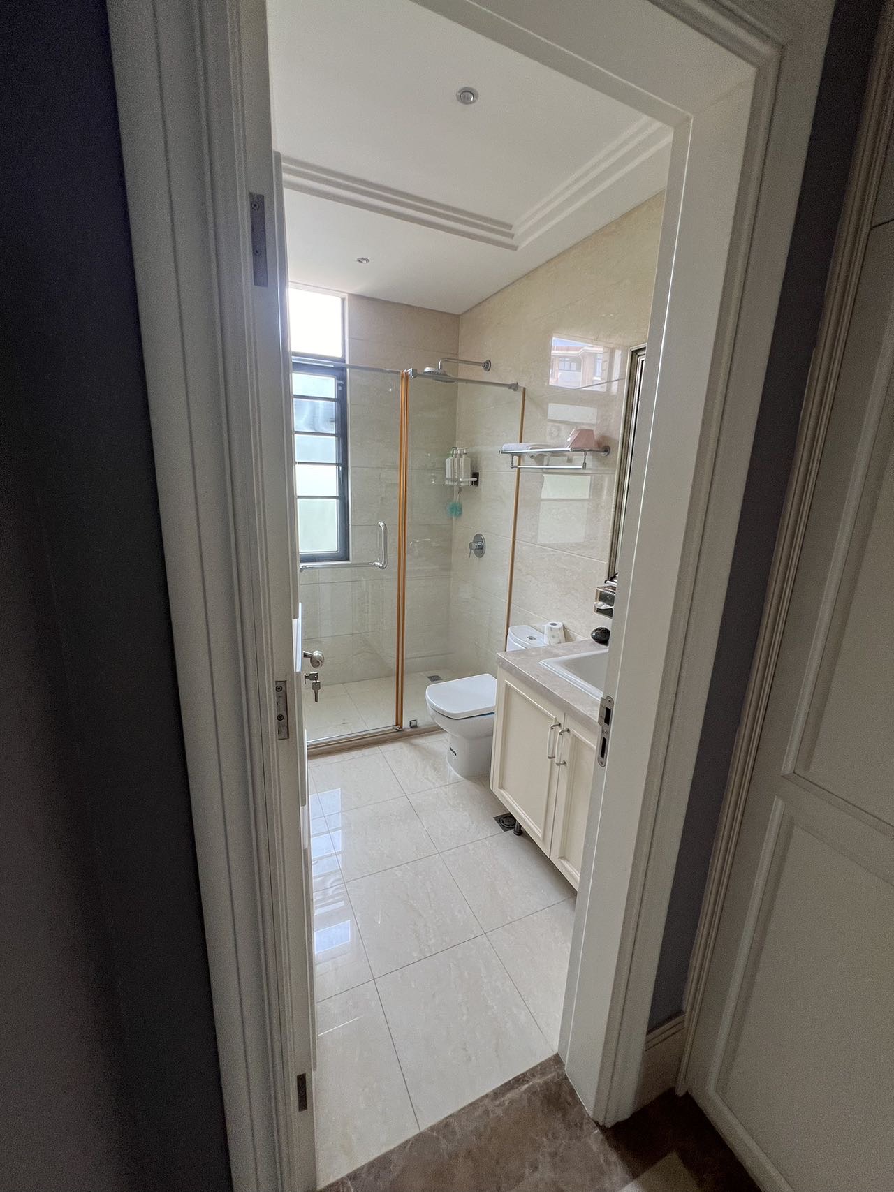 龙墅湾  6室3厅2卫    30000.0元/月 龙墅湾  6室3厅2卫    30000.0元/月室内图