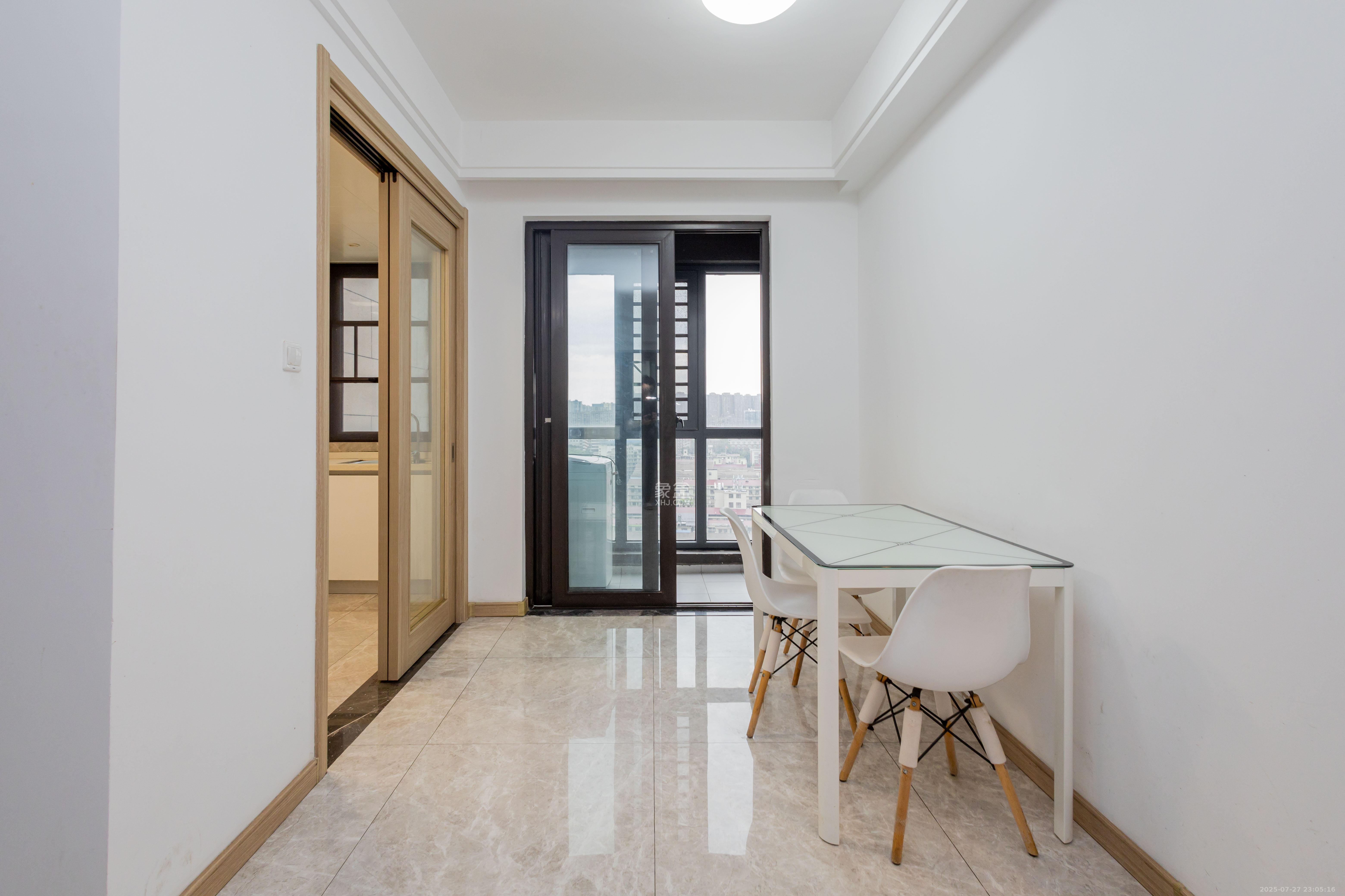 君合新城玺樾  3室2厅2卫    83.8万 君合新城玺樾  3室2厅2卫    83.8万客厅