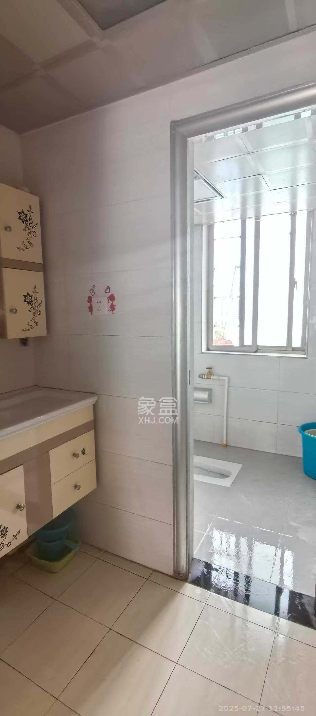 麓谷沐春园  3室2厅2卫   2300.00元/月室内图