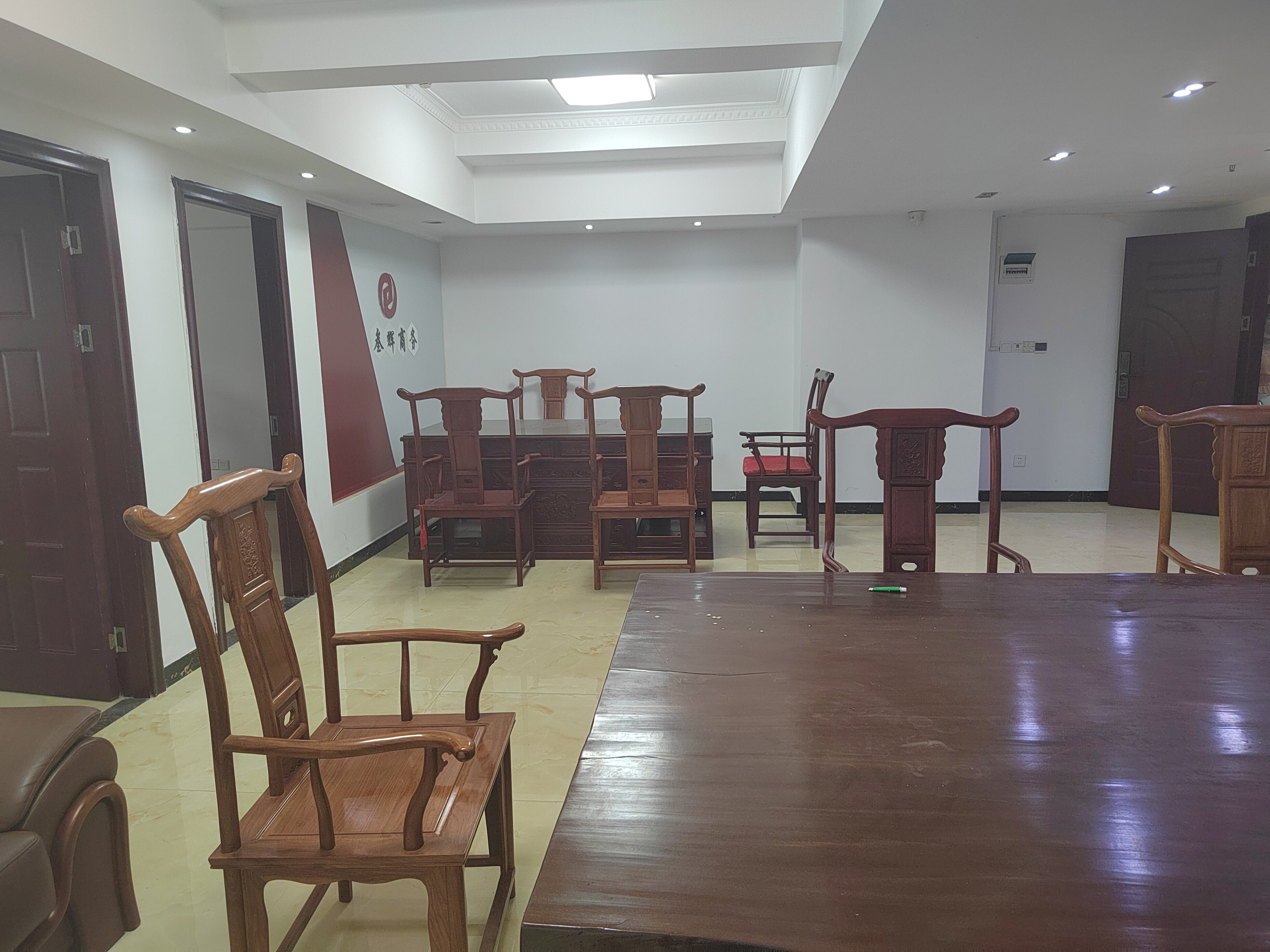 财智公馆大厦(瑞士国际酒店) 5室1厅1卫 3200.0元/月 财智公馆大厦(瑞士国际酒店) 5室1厅1卫 3200.0元/月室内图