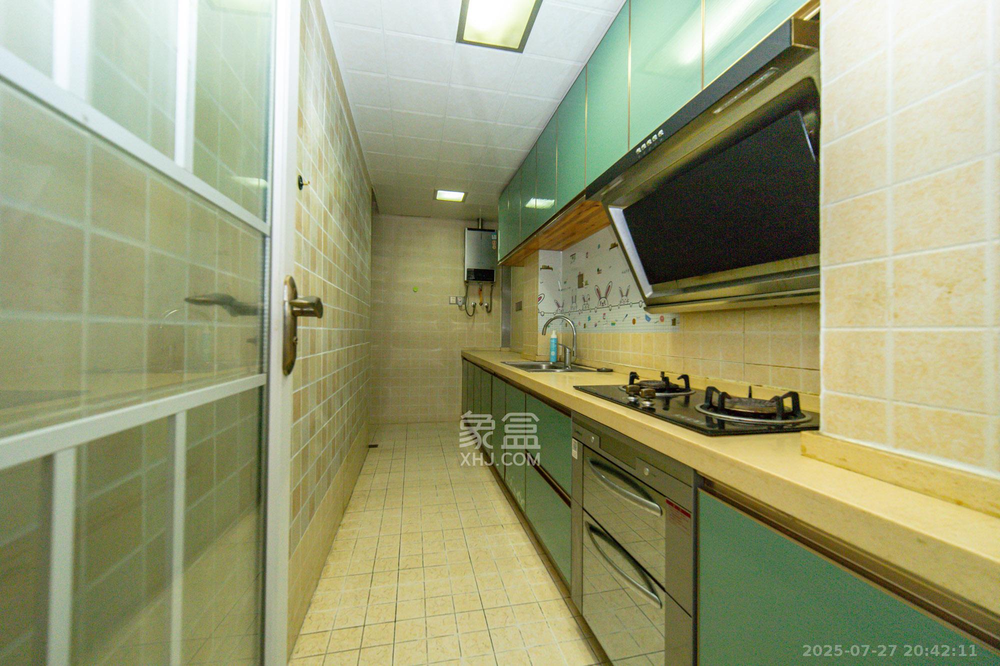 新长海广场 2室2厅1卫 42.0万 新长海广场 2室2厅1卫 42.0万厨房