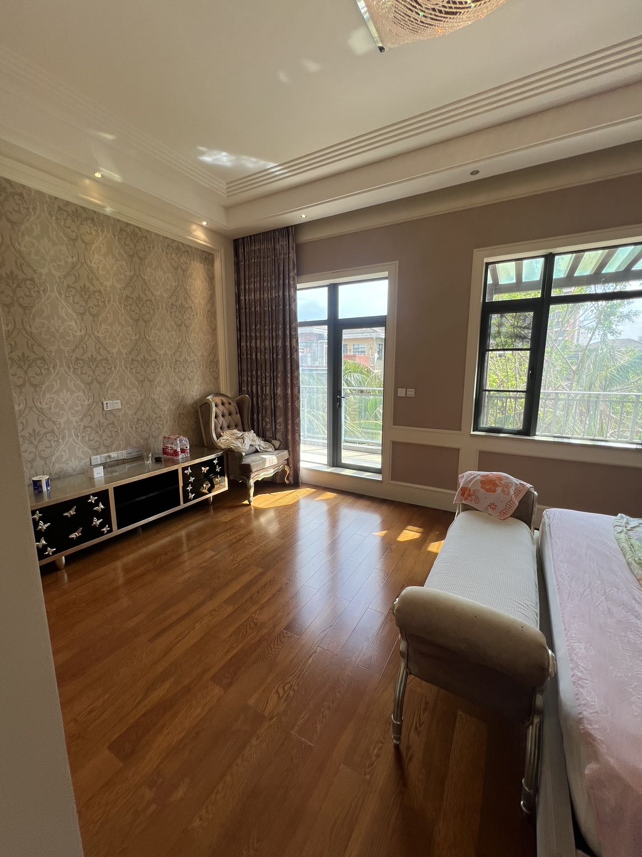 龙墅湾  6室3厅2卫    30000.0元/月 龙墅湾  6室3厅2卫    30000.0元/月户型图