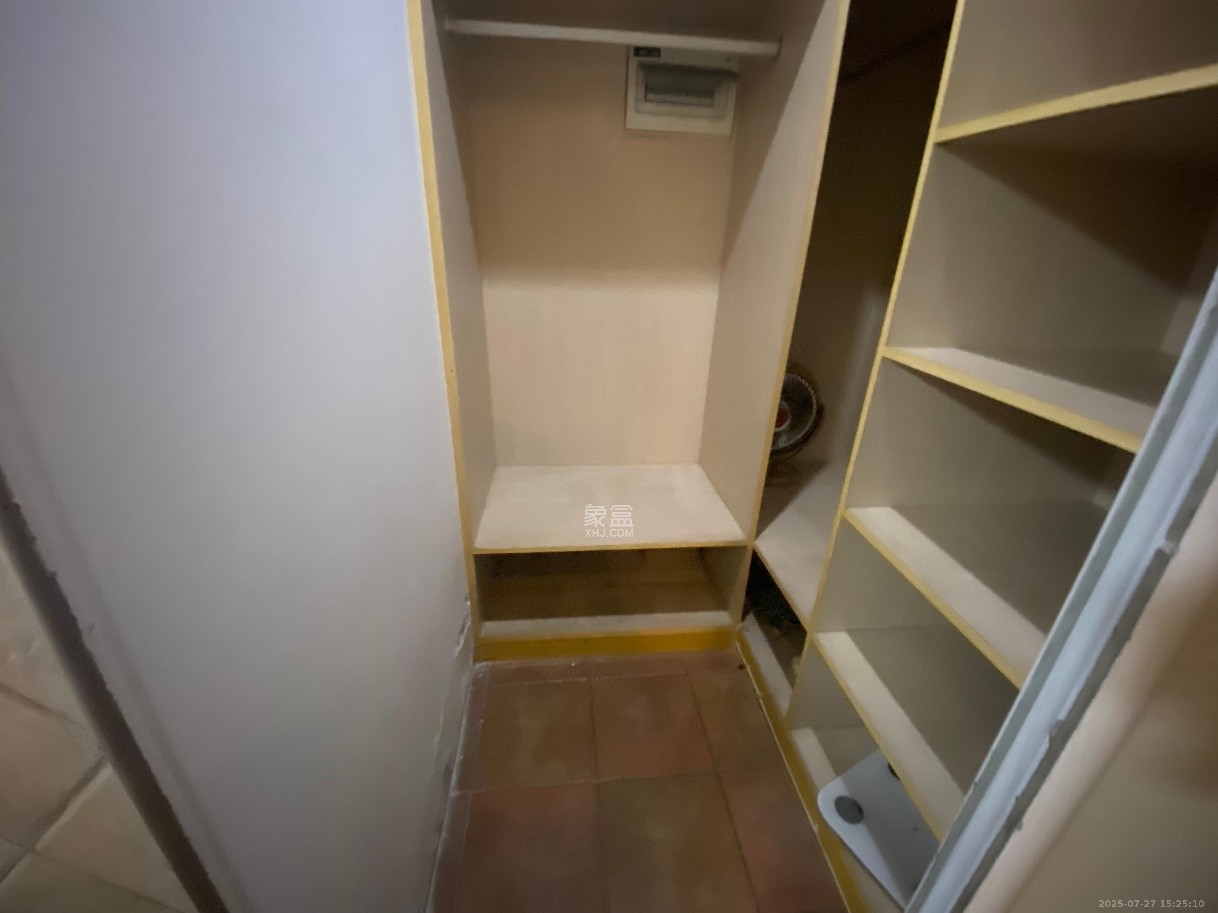 芙蓉蓉苑  1室1厅1卫    2200.0元/月室内图