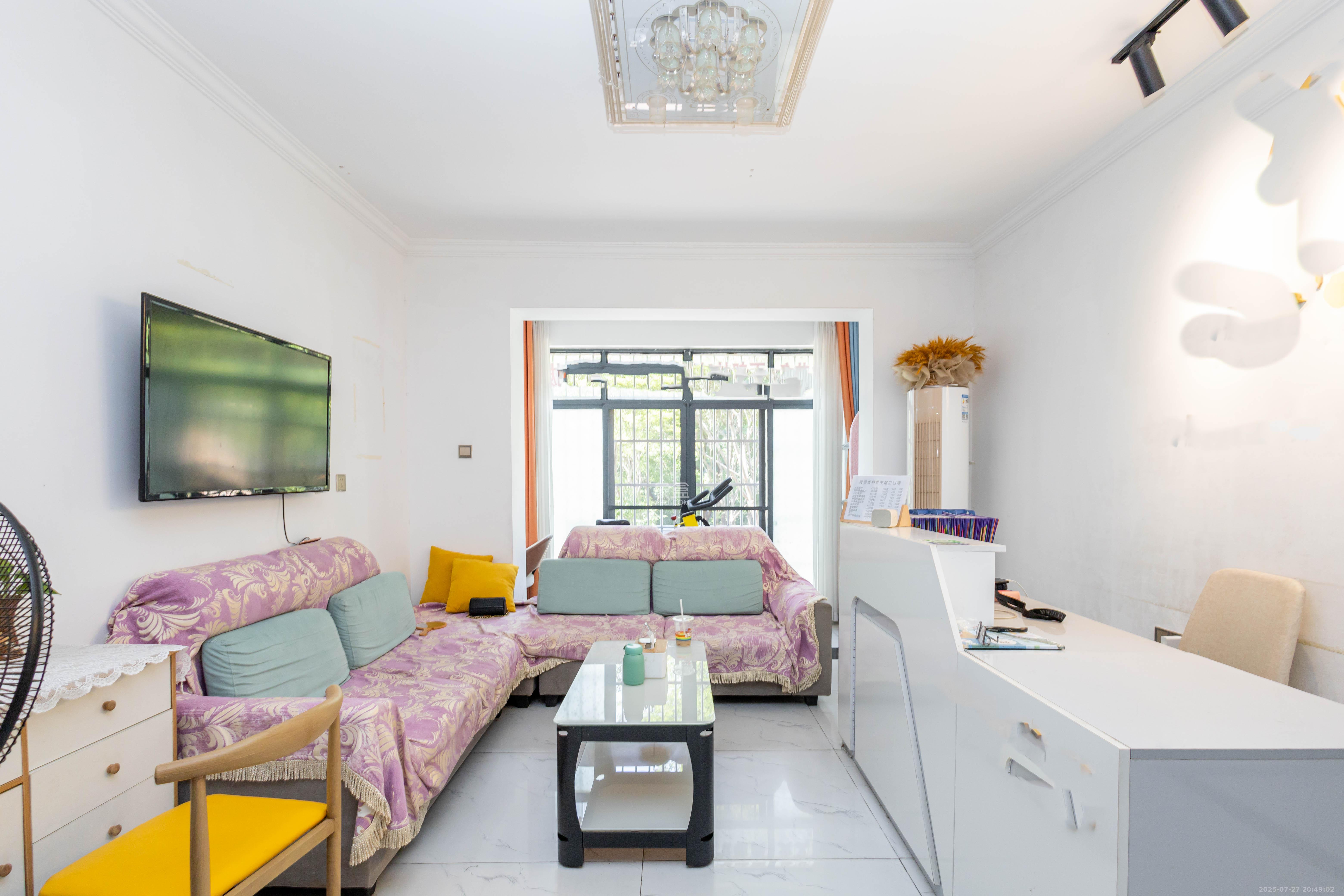 高林仕家 3室2厅2卫 64.8万 高林仕家 3室2厅2卫 64.8万客厅