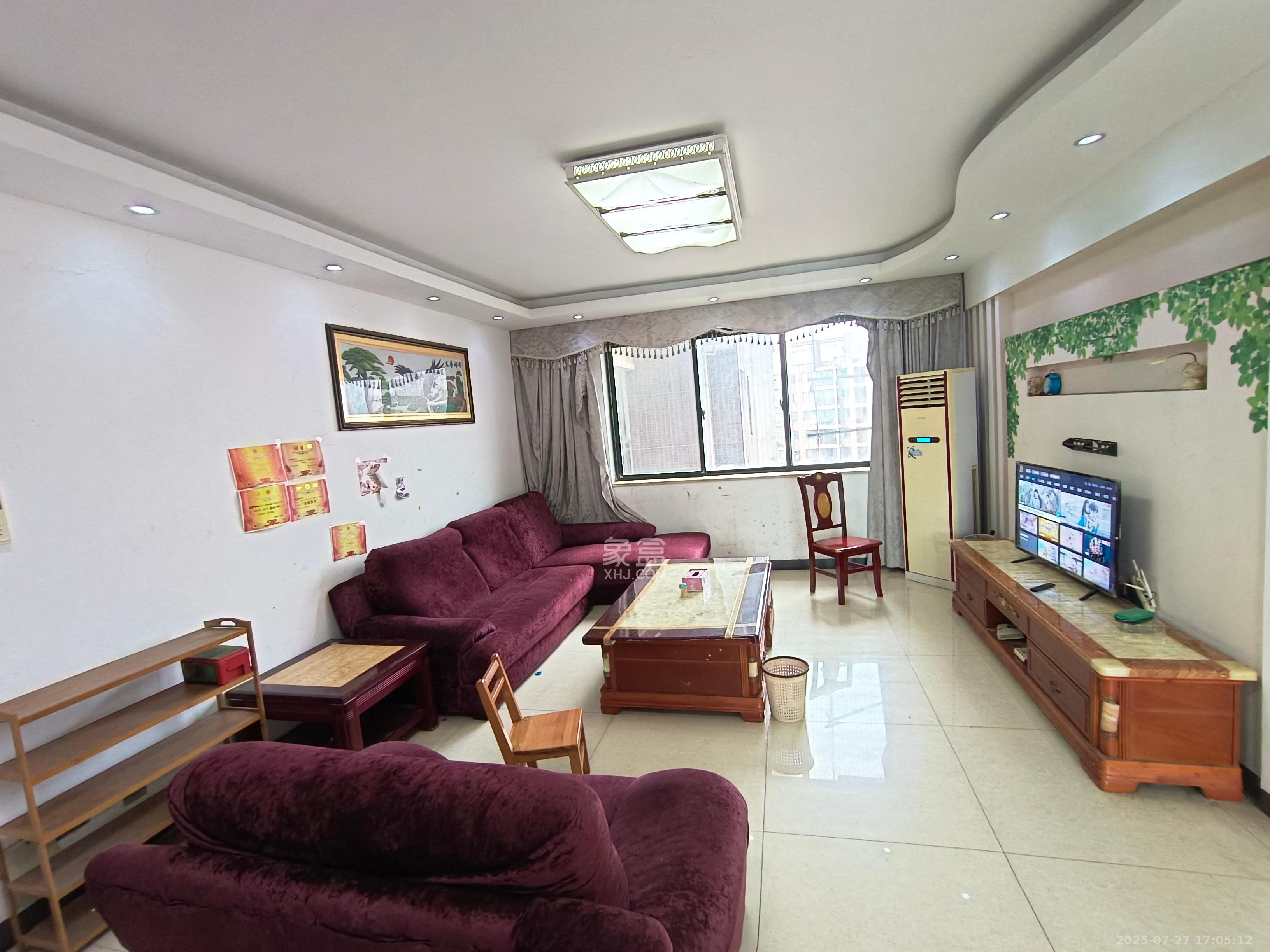 圆梦完美生活 4室2厅2卫 2300.0元/月 圆梦完美生活 4室2厅2卫 2300.0元/月室内图