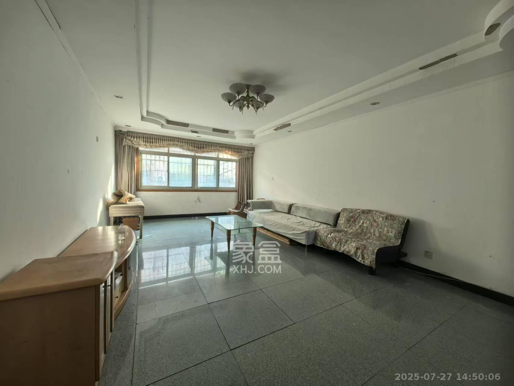 轻化公司宿舍向东南6号(产权南湖路46号)  2室2厅1卫    1500.0元/月 轻化公司宿舍向东南6号(产权南湖路46号)  2室2厅1卫    1500.0元/月