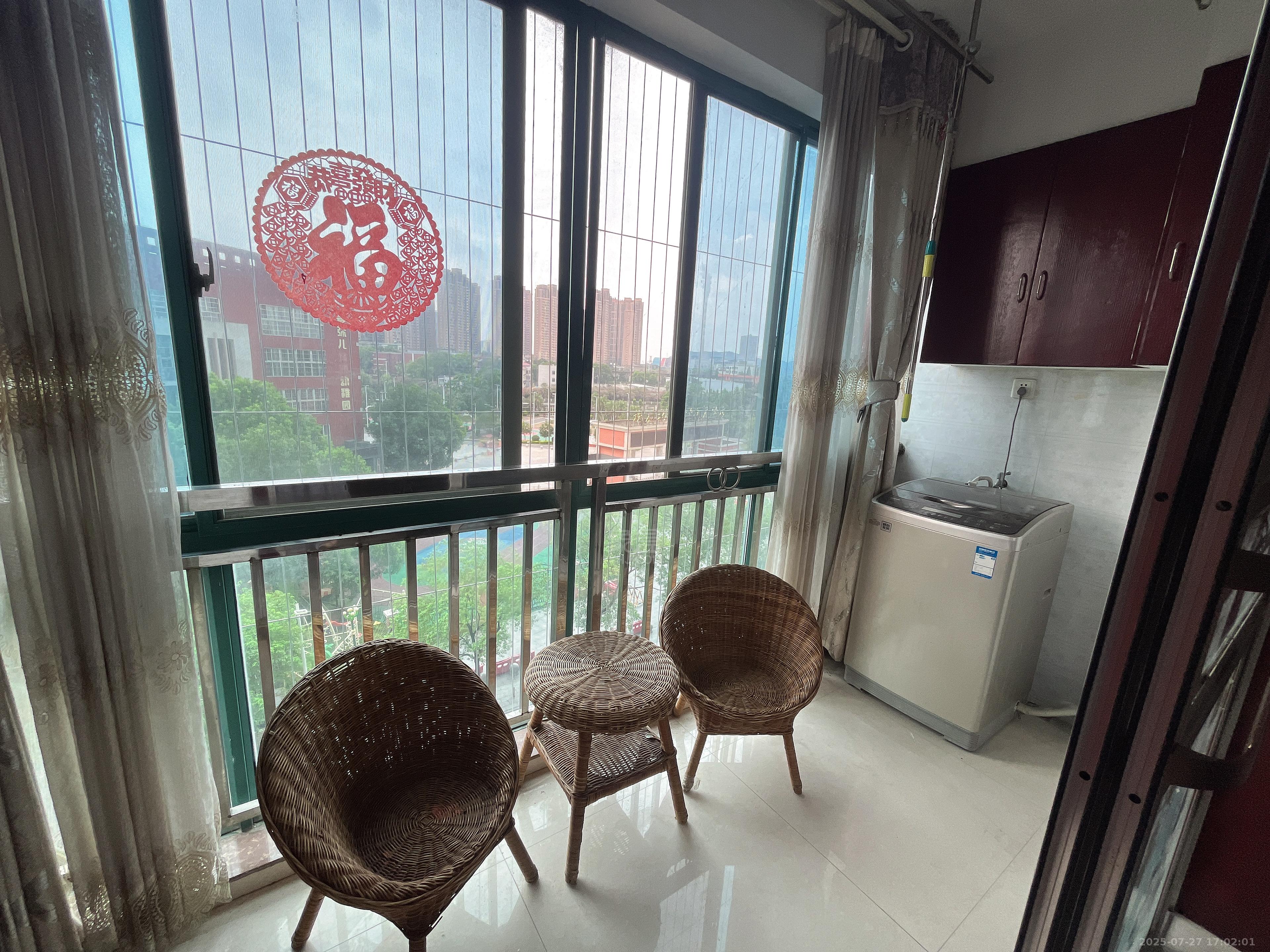 天鹅湖1号 2室2厅1卫 1300.0元/月 天鹅湖1号 2室2厅1卫 1300.0元/月室内图