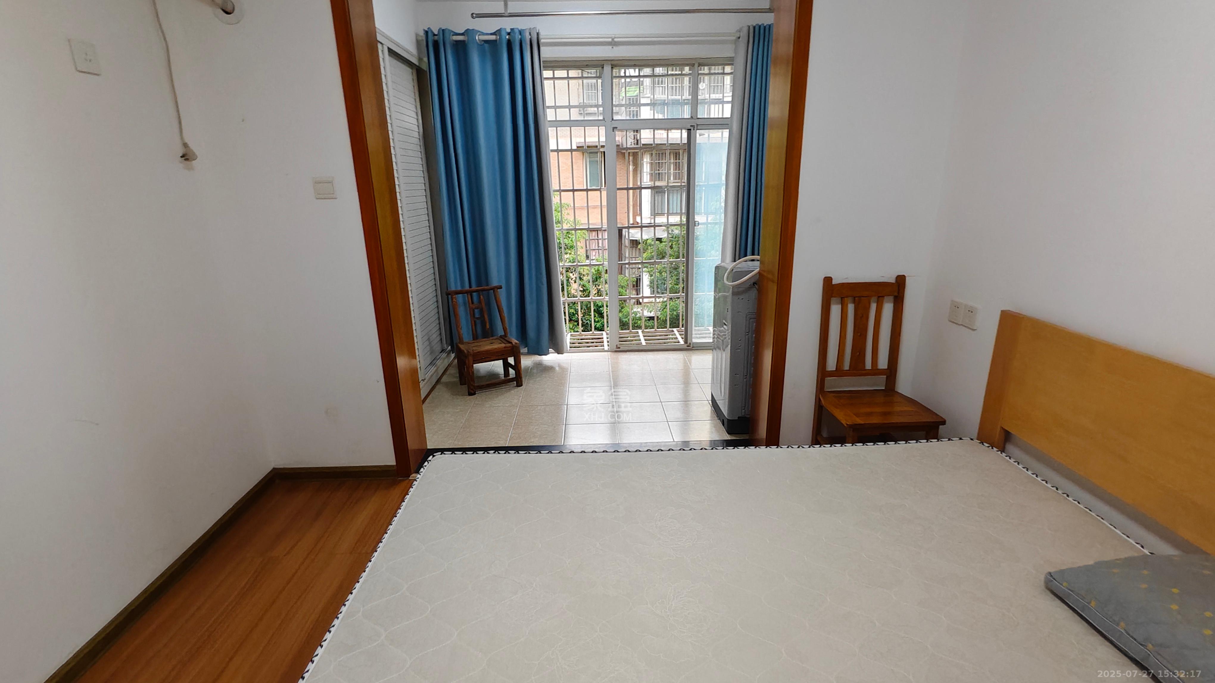 新诚小区  2室2厅1卫    1700.0元/月室内图